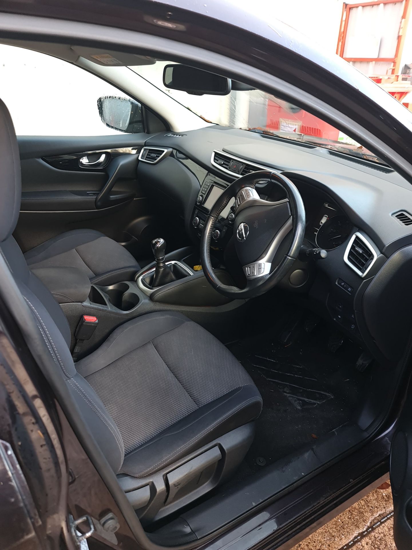 2014 NISSAN QASHQAI ACENTA PREMIUM DCI – BLACK >>--NO VAT ON HAMMER--<< - Image 5 of 11