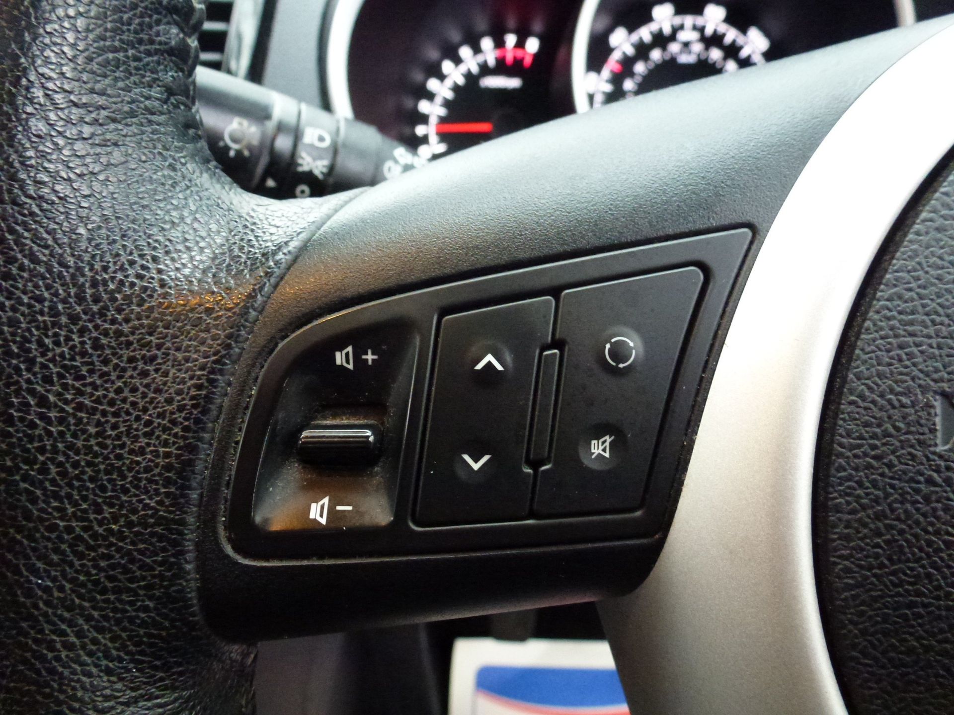 2013 KIA VENGA 3 ECODYNAMICS 1.6 PETROL MPV >>--NO VAT ON HAMMER--<< - Image 7 of 15