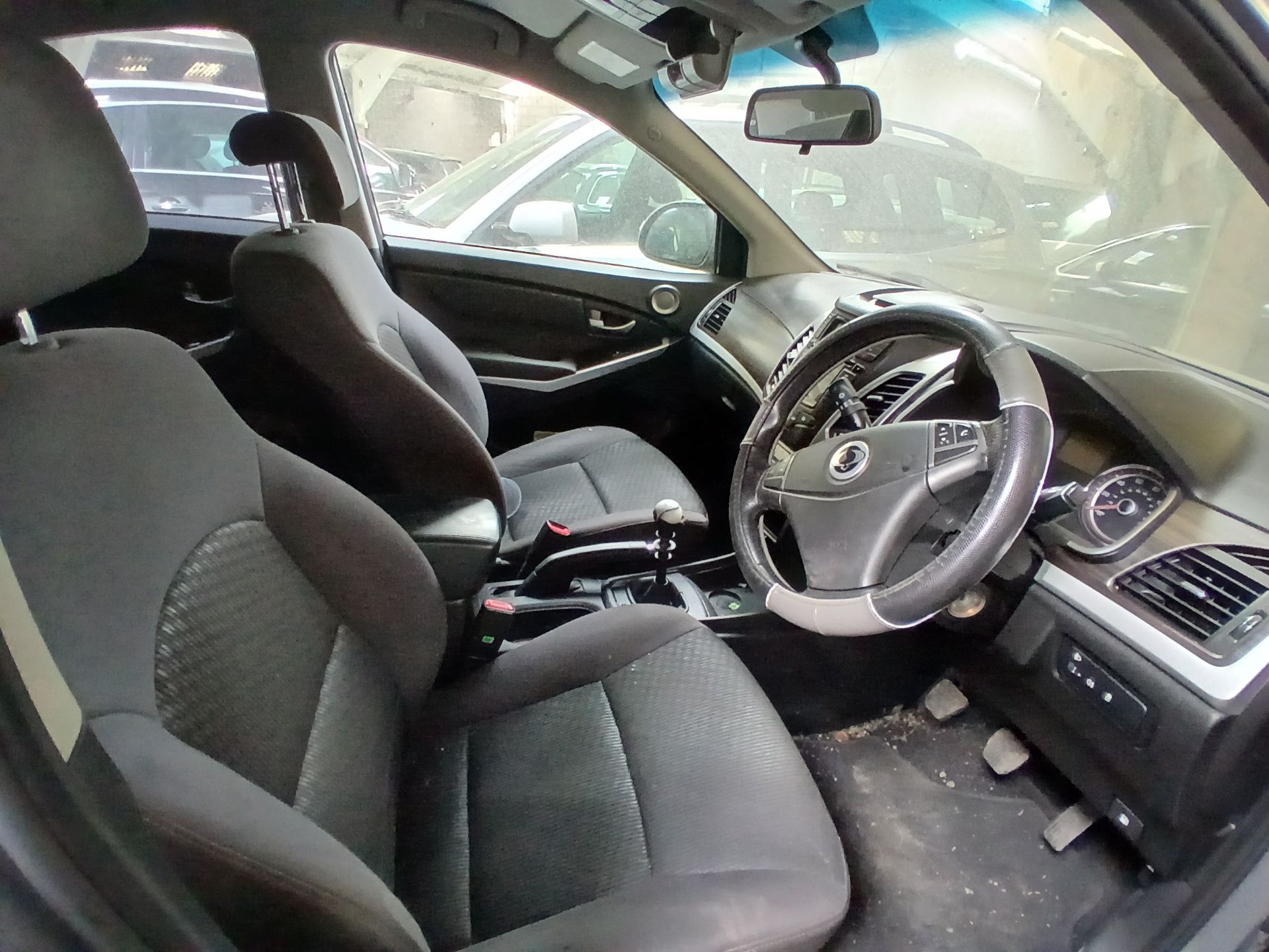 2014 SSANGYONG KORANDO SE – 2.0 DIESEL – MANUAL – 5 SEATER >>--NO VAT ON HAMMER--<< - Image 3 of 10