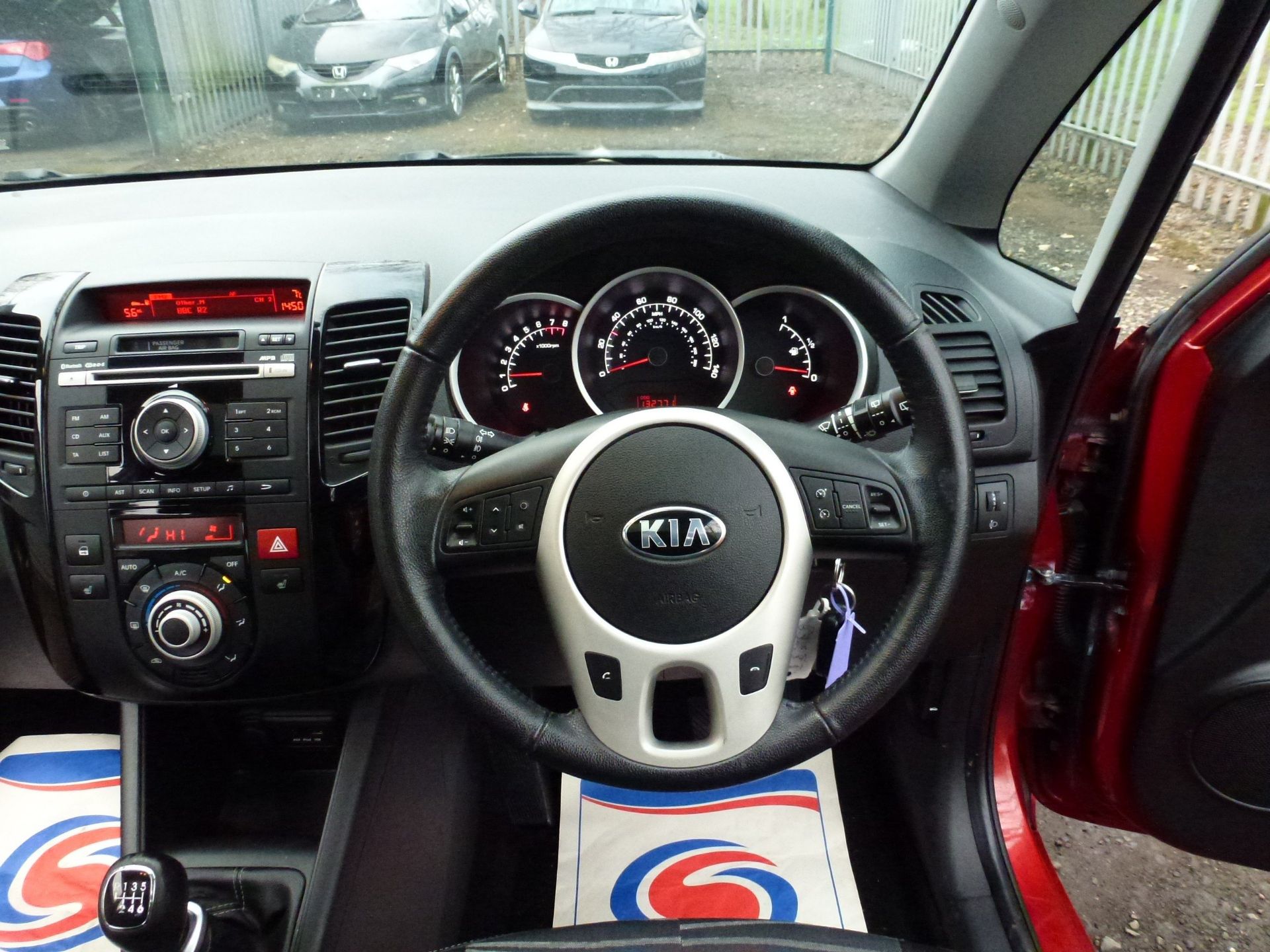 2013 KIA VENGA 3 ECODYNAMICS 1.6 PETROL MPV >>--NO VAT ON HAMMER--<< - Image 11 of 15