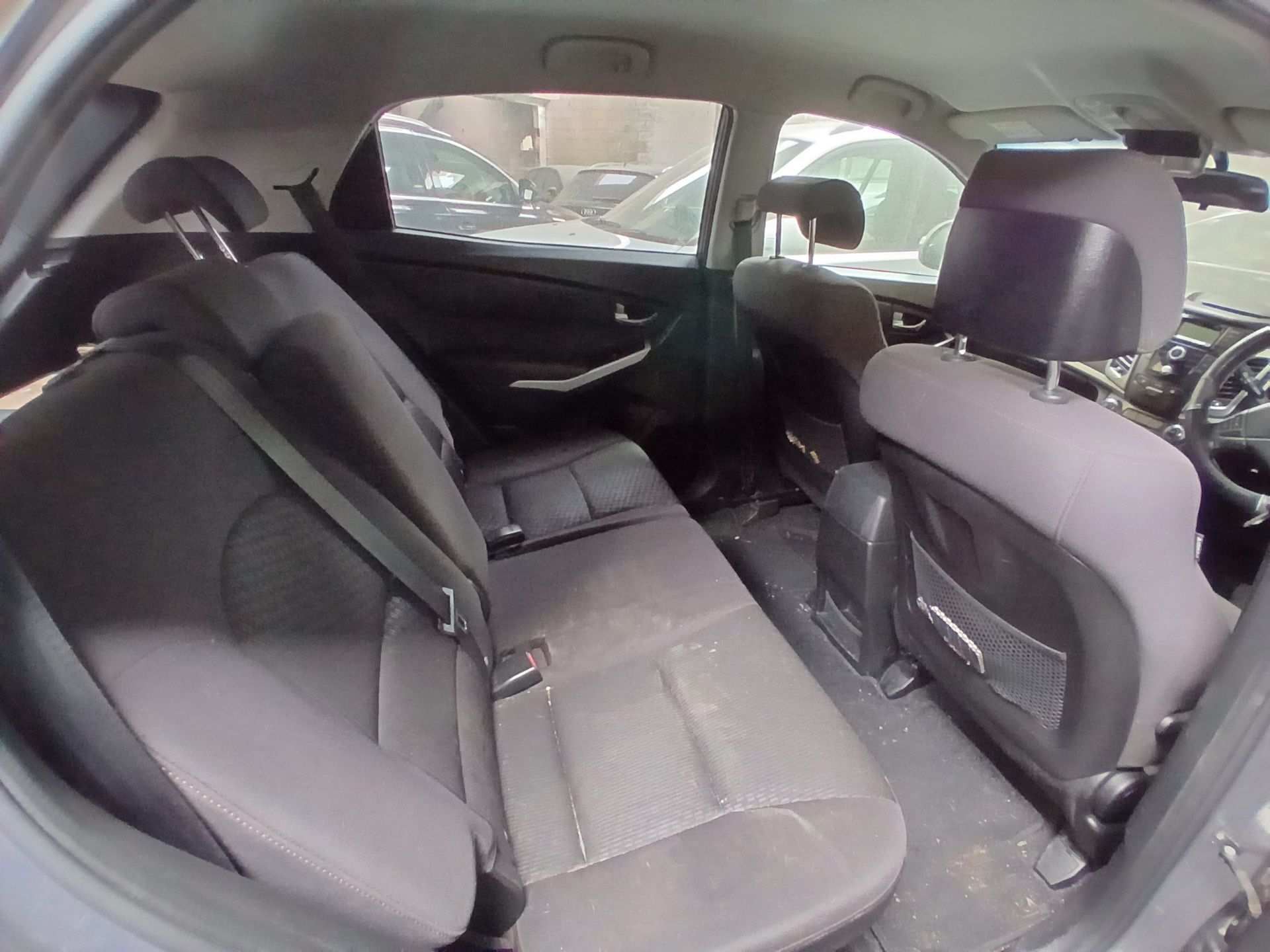 2014 SSANGYONG KORANDO SE – 2.0 DIESEL – MANUAL – 5 SEATER >>--NO VAT ON HAMMER--<< - Image 7 of 10