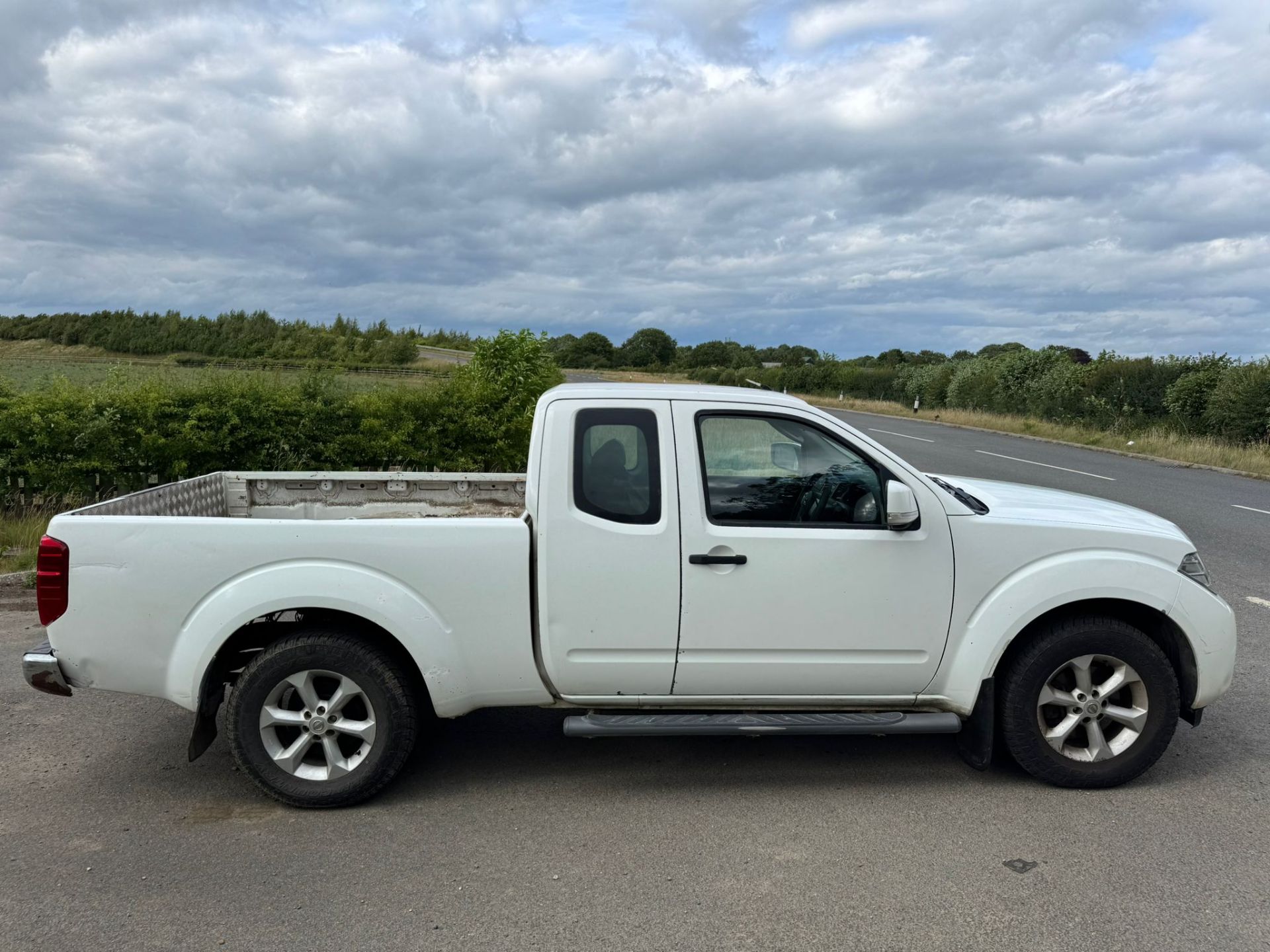 2011 NISSAN NAVARA ACENTA K/C DCI 188 – MANUAL DIESEL PICKUP >>--NO VAT ON HAMMER--<< - Image 8 of 10