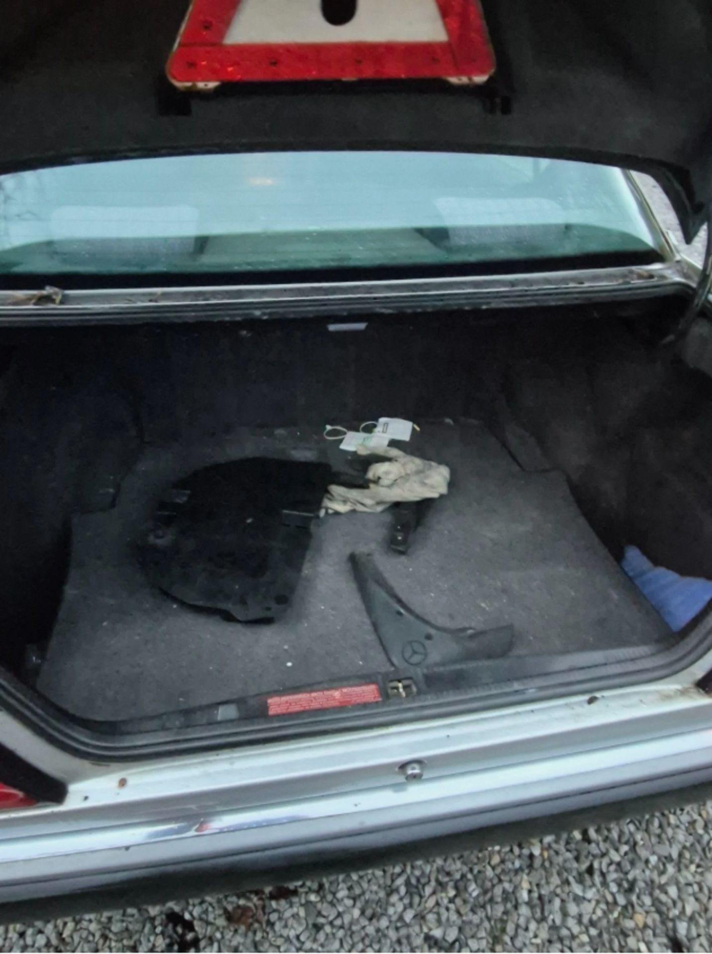 1992 MERCEDES-BENZ 230E AUTO E-CLASS SALOON >>--NO VAT ON HAMMER--<< - Image 15 of 16