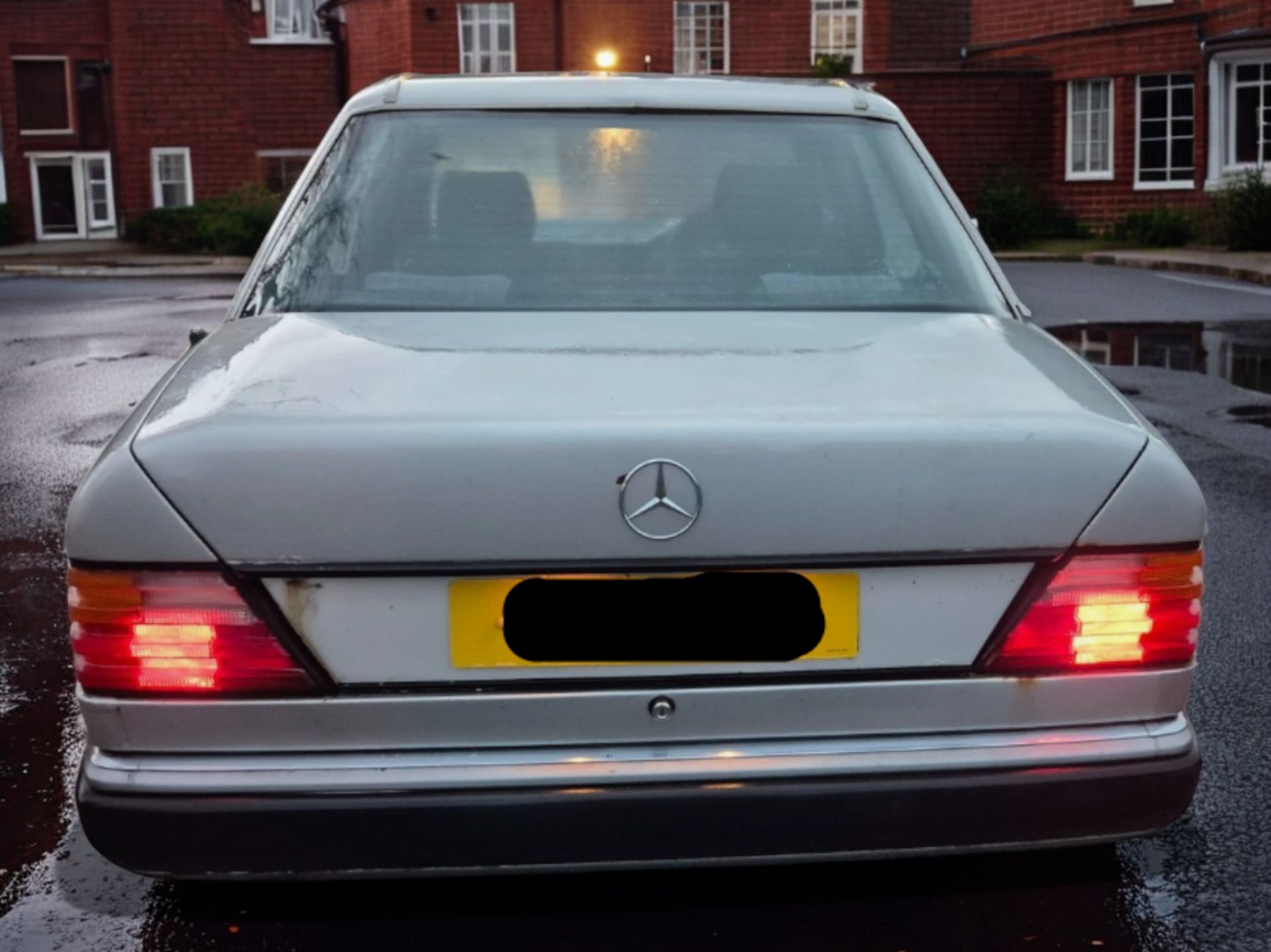 1992 MERCEDES-BENZ 230E AUTO E-CLASS SALOON >>--NO VAT ON HAMMER--<< - Image 4 of 16