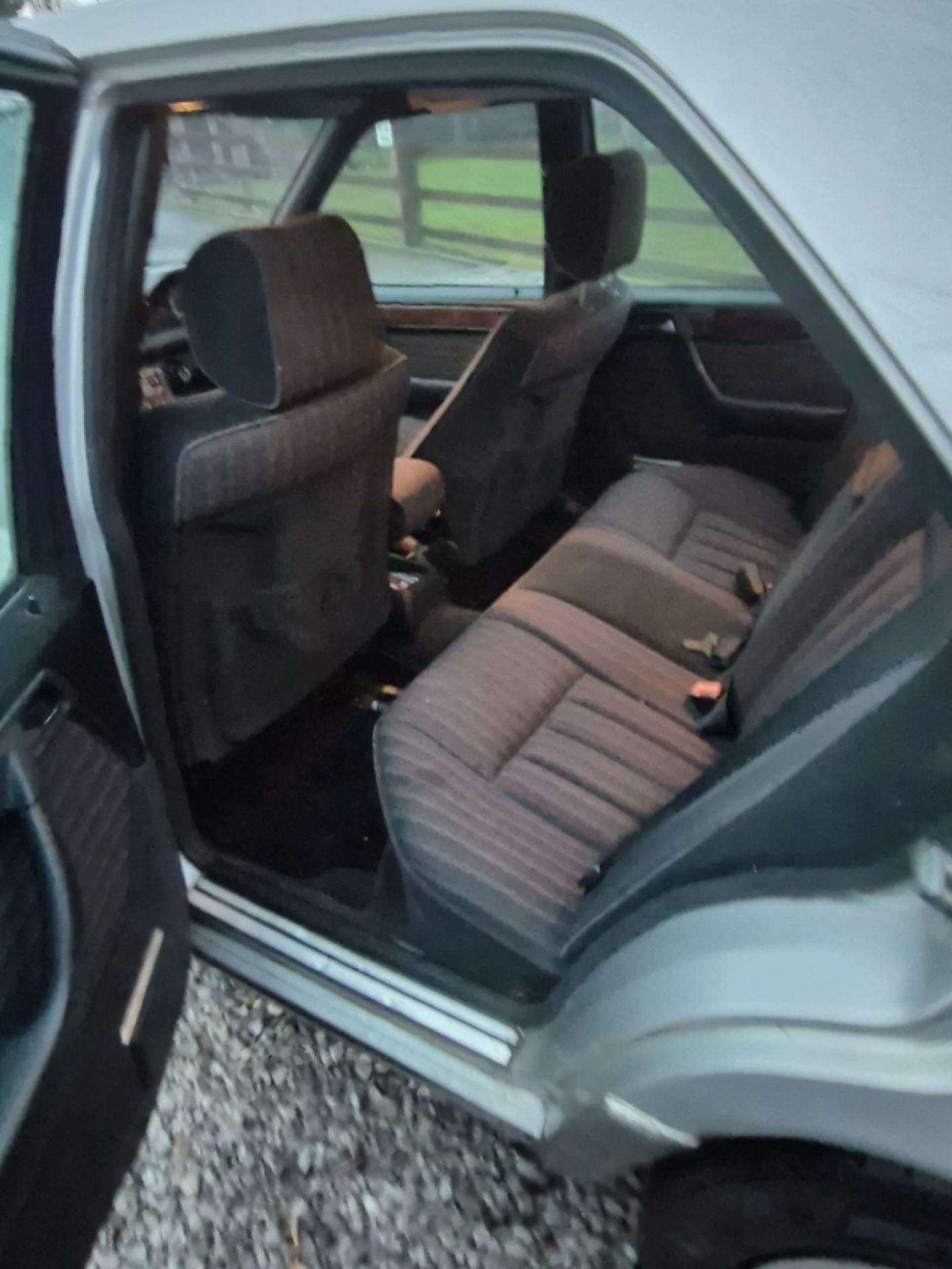 1992 MERCEDES-BENZ 230E AUTO E-CLASS SALOON >>--NO VAT ON HAMMER--<< - Image 14 of 16