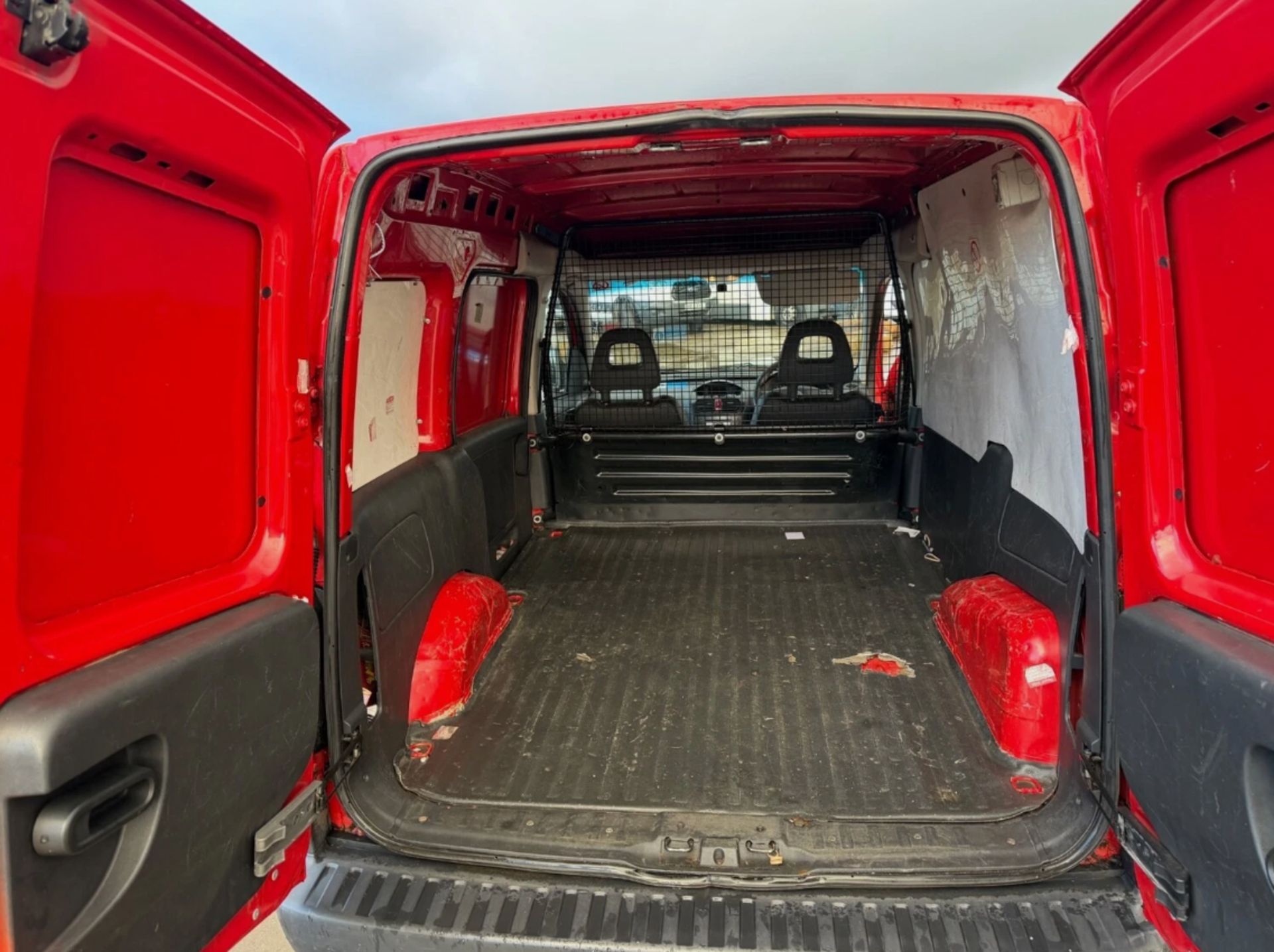 **(ONLY 67K MILEAGE)** 2010 VAUXHALL COMBO 1.3 CDTI 75PS MANUAL - Image 10 of 15