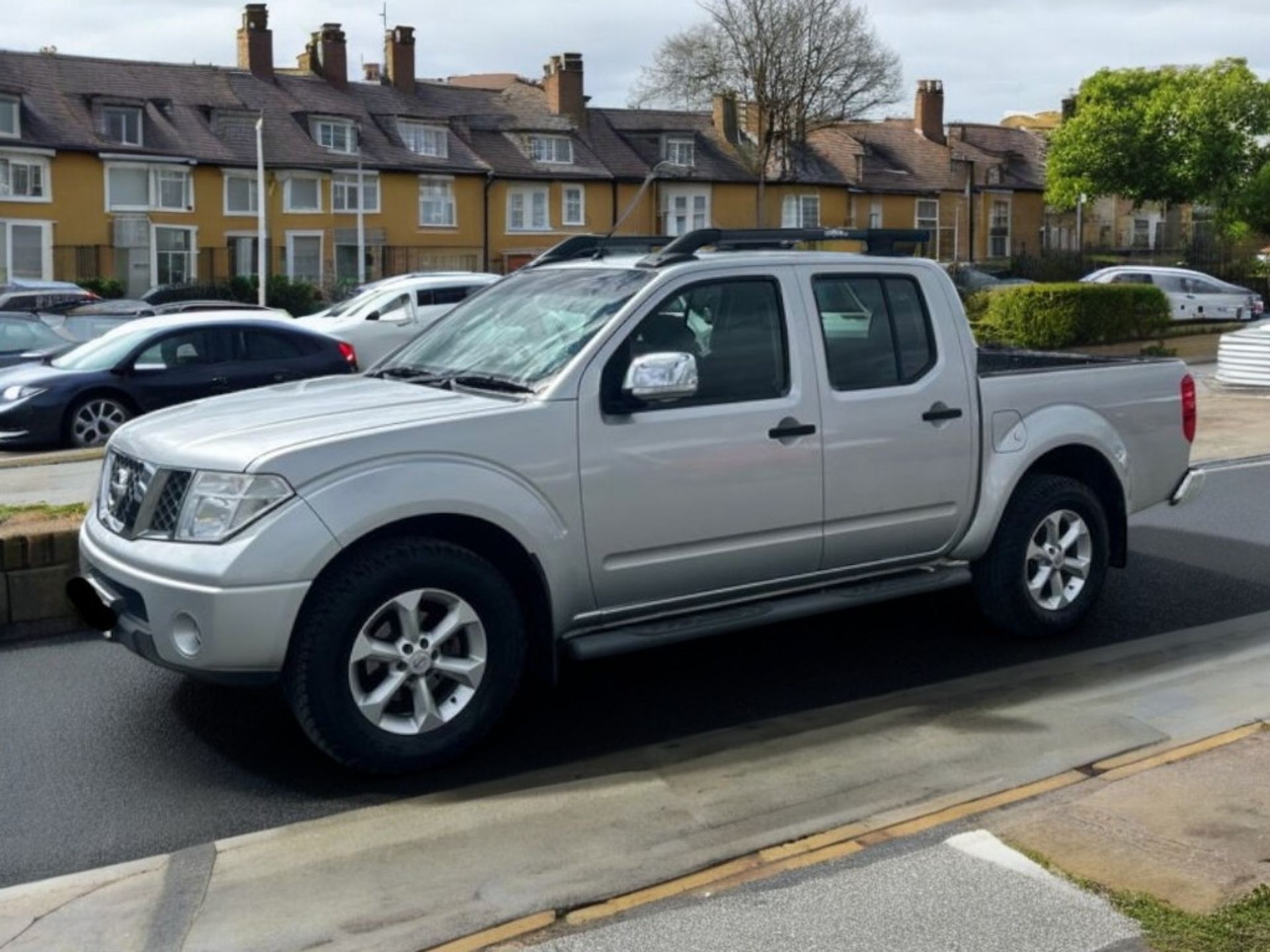 **(ONLY 64K MILEAGE)** 2008 (08 PLATE) NISSAN NAVARA 4 LITRE PETROL DOUBLE CAB PICK UP 4X4 - Image 2 of 13