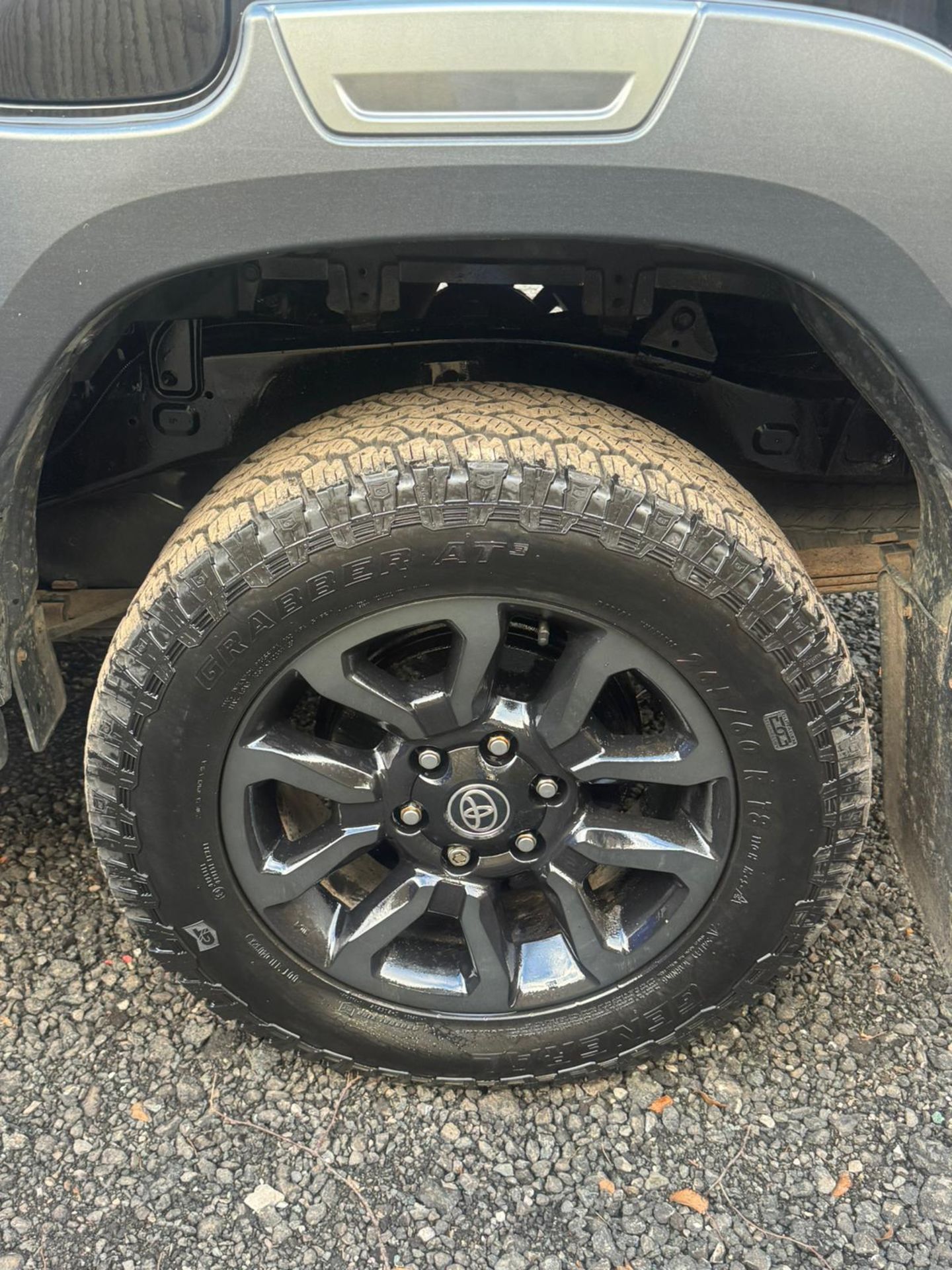 2021 TOYOTA HILUX INVINCIBLE X D-4D 4WD DCB AUTOMATIC – BLACK - Image 23 of 28