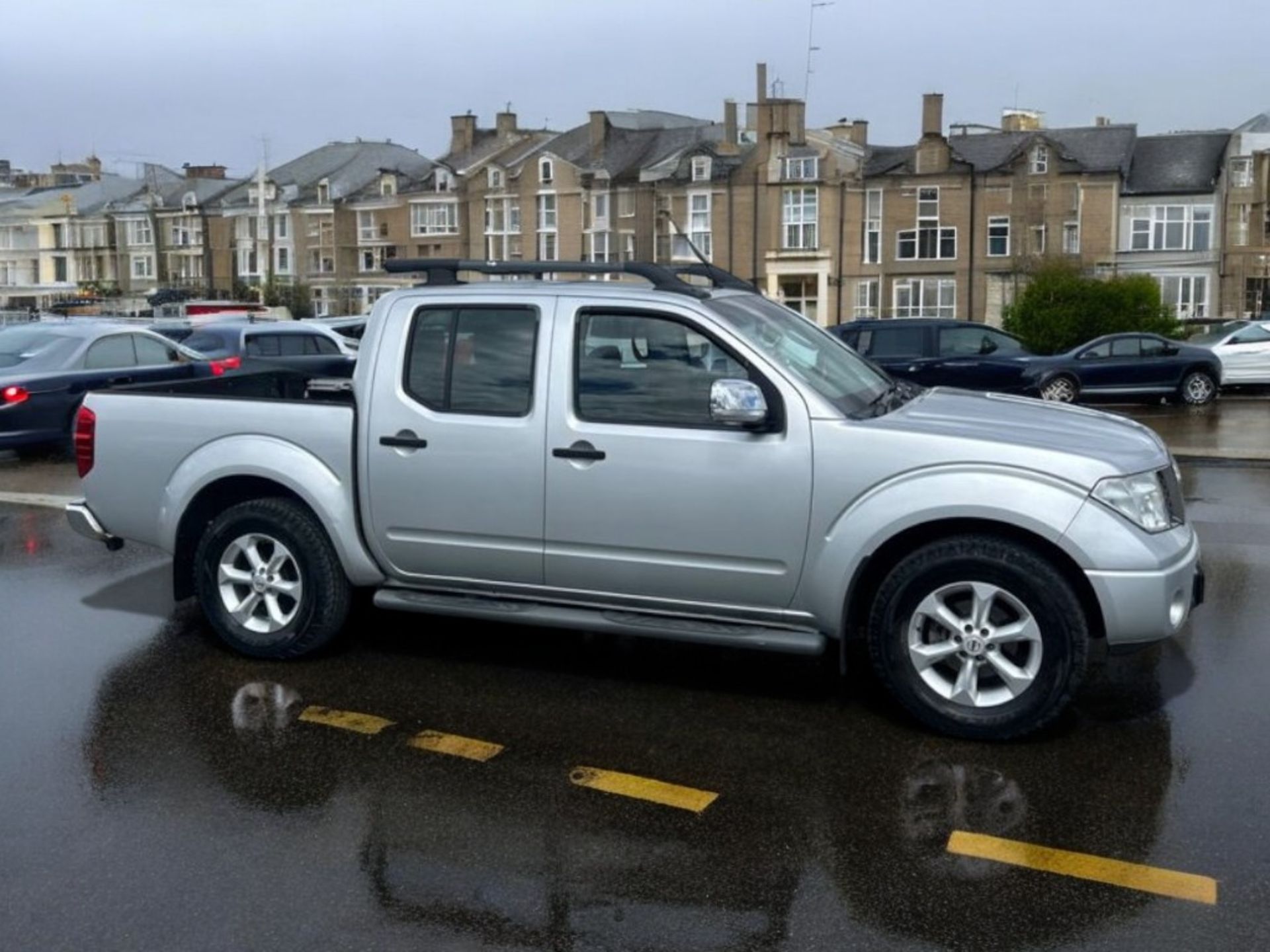 **(ONLY 64K MILEAGE)** 2008 (08 PLATE) NISSAN NAVARA 4 LITRE PETROL DOUBLE CAB PICK UP 4X4 - Image 7 of 13