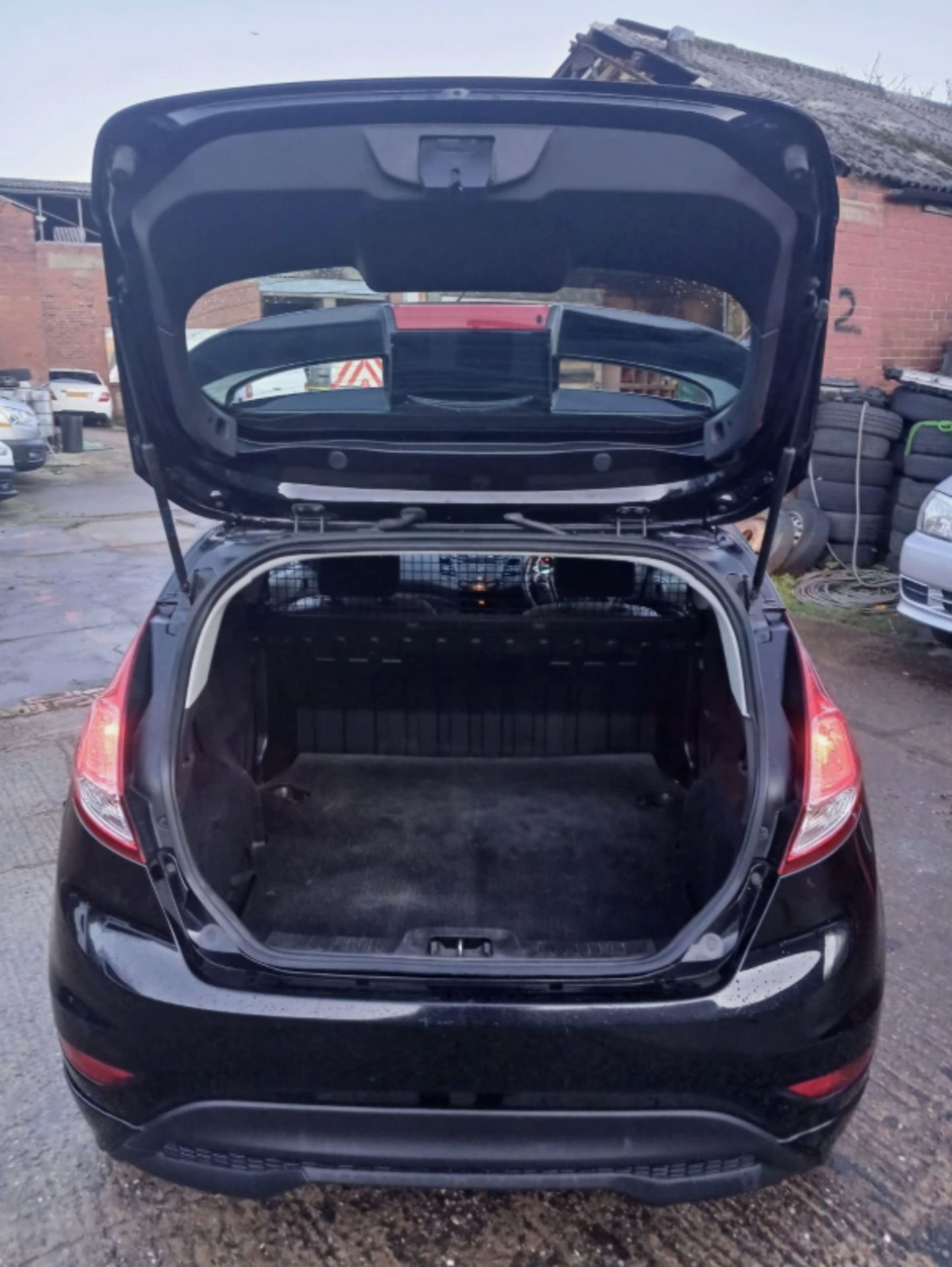 **(ONLY 108K MILEAGE)** 2017 FORD FIESTA SPORT TDCI VAN EURO 6>>--NO VAT ON HAMMER--<< - Image 13 of 14