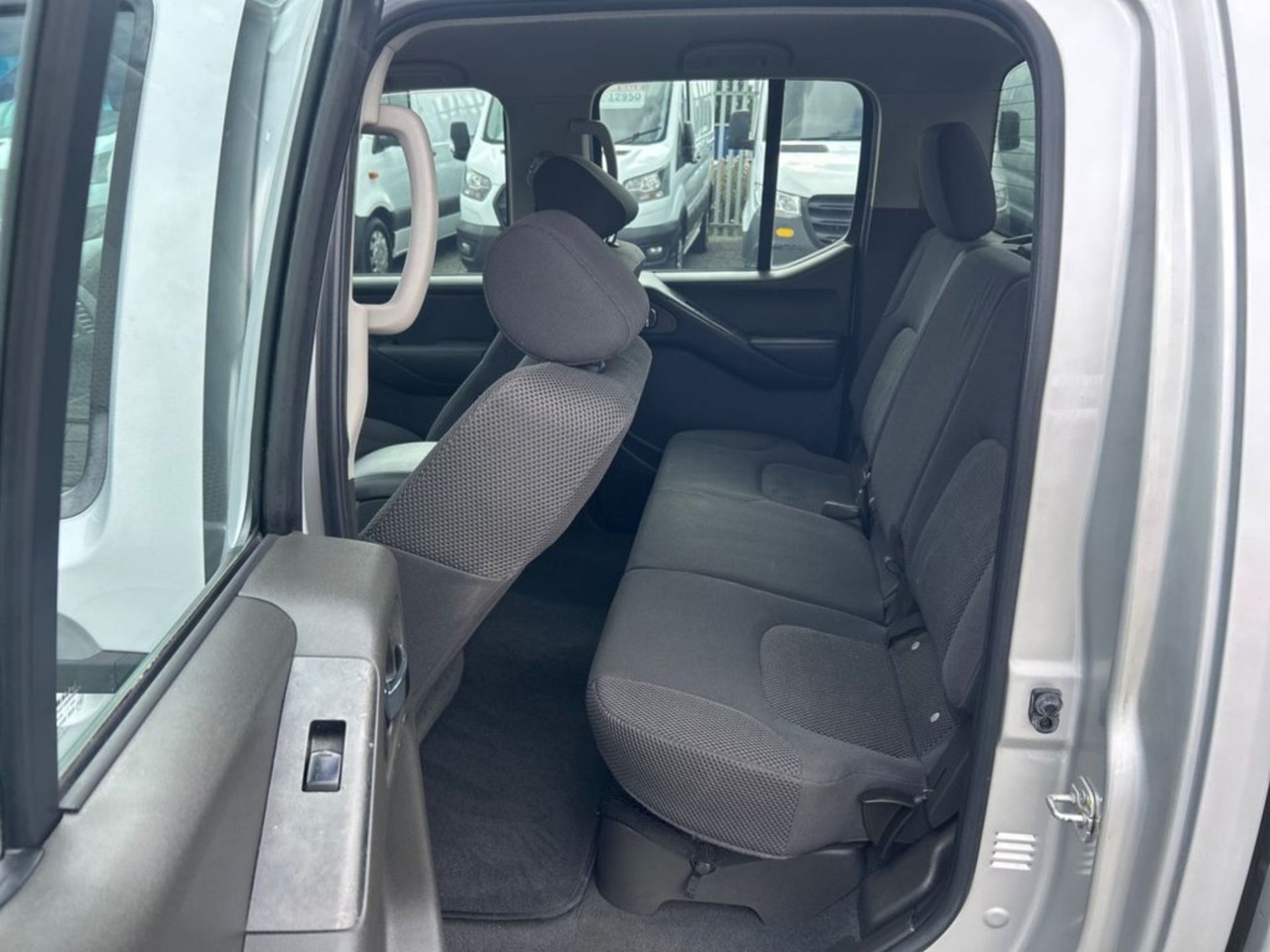 **(ONLY 64K MILEAGE)** 2008 (08 PLATE) NISSAN NAVARA 4 LITRE PETROL DOUBLE CAB PICK UP 4X4 - Image 9 of 13