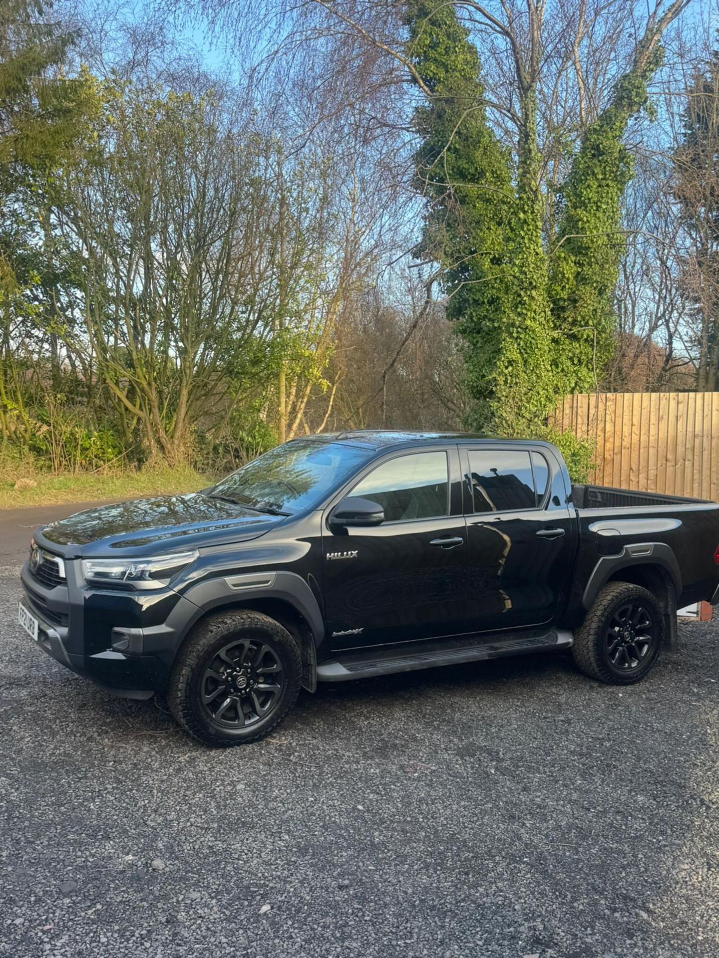 2021 TOYOTA HILUX INVINCIBLE X D-4D 4WD DCB AUTOMATIC – BLACK - Image 25 of 28