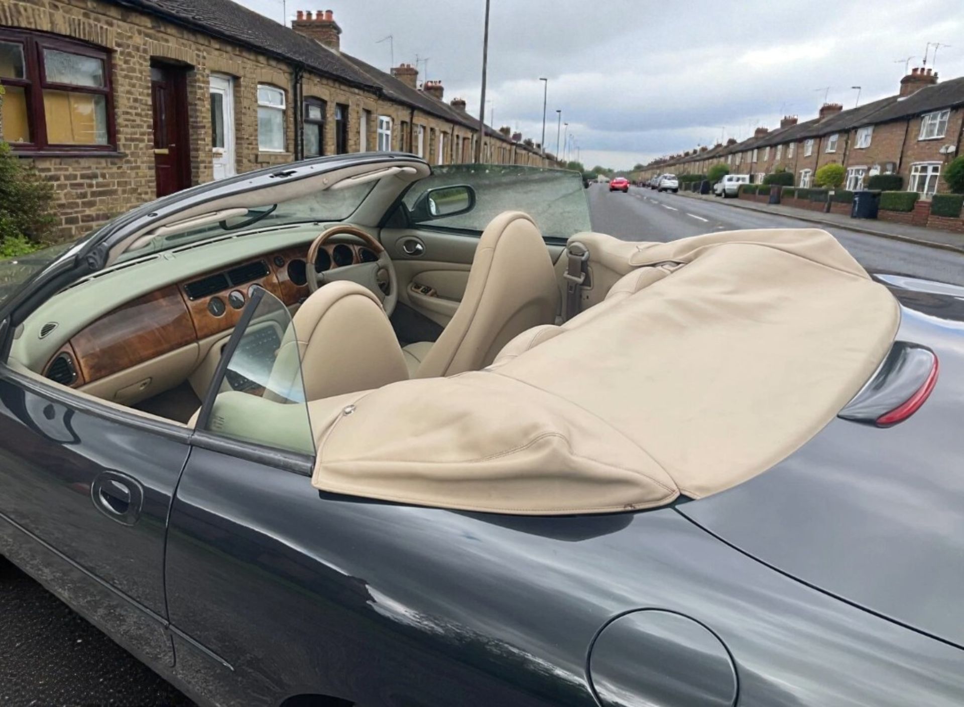 **(ONLY 93K MILEAGE)** 1999 JAGUAR XK8 CONVERTIBLE AUTO 4.0 >>--NO VAT ON HAMMER--<< - Image 6 of 16