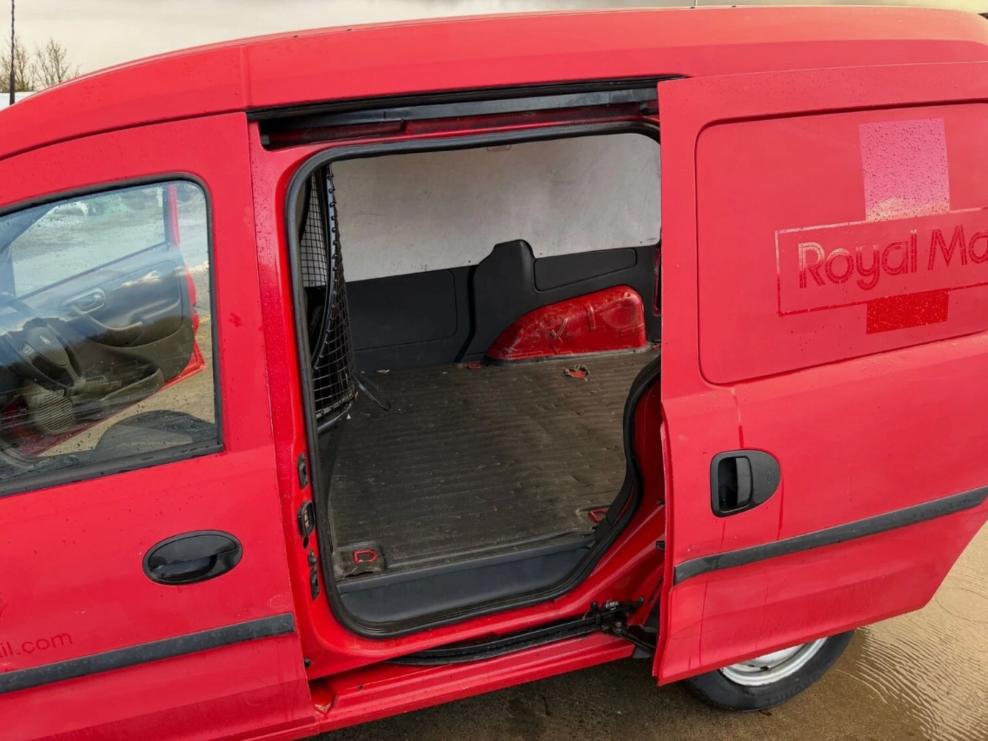 **(ONLY 67K MILEAGE)** 2010 VAUXHALL COMBO 1.3 CDTI 75PS MANUAL - Image 11 of 15