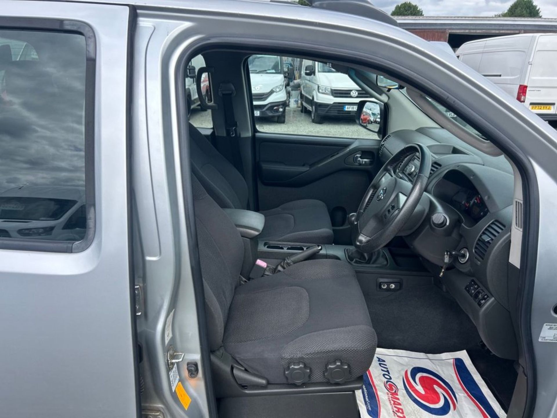 **(ONLY 64K MILEAGE)** 2008 (08 PLATE) NISSAN NAVARA 4 LITRE PETROL DOUBLE CAB PICK UP 4X4 - Image 11 of 13