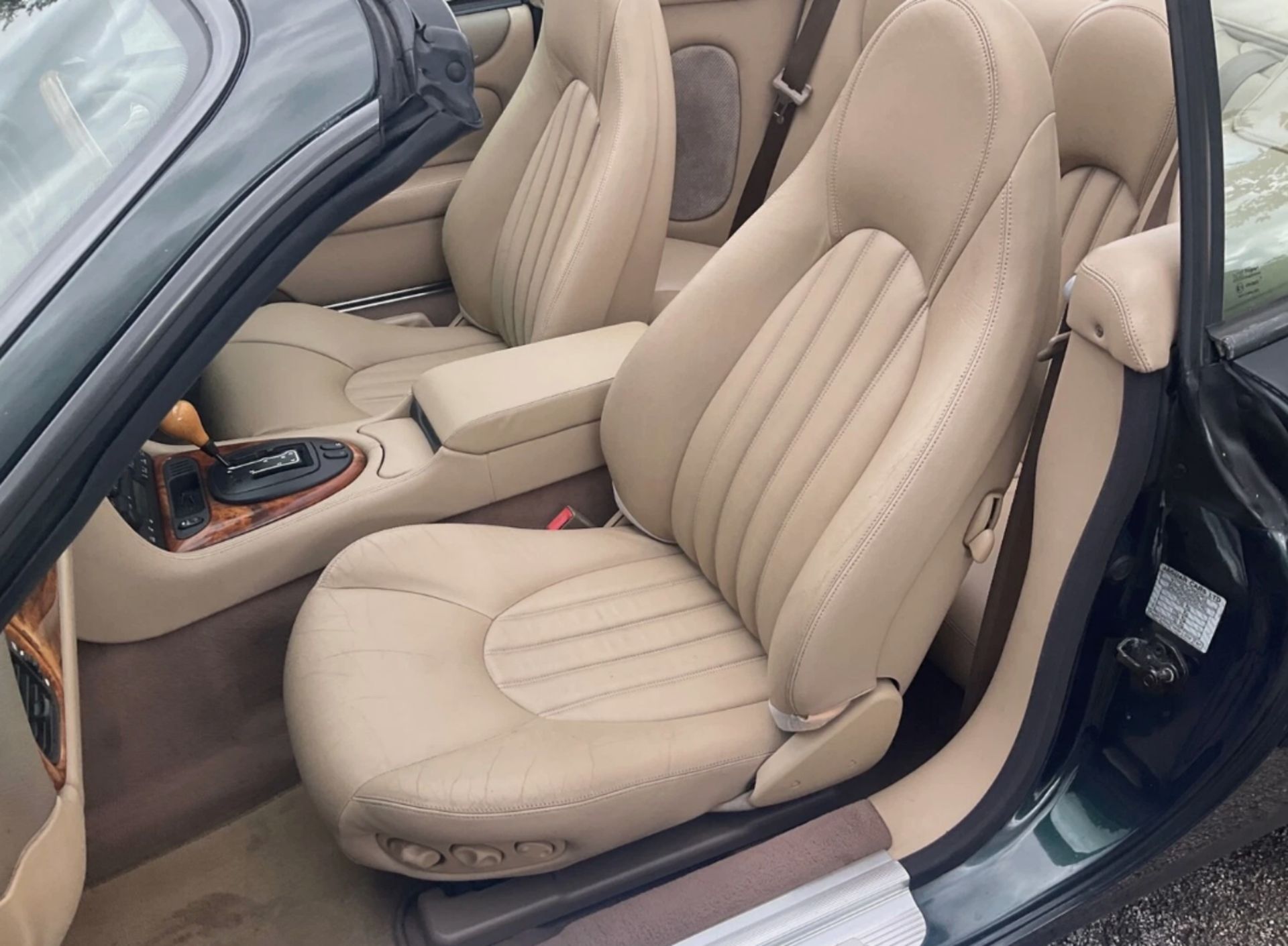 **(ONLY 93K MILEAGE)** 1999 JAGUAR XK8 CONVERTIBLE AUTO 4.0 >>--NO VAT ON HAMMER--<< - Image 10 of 16