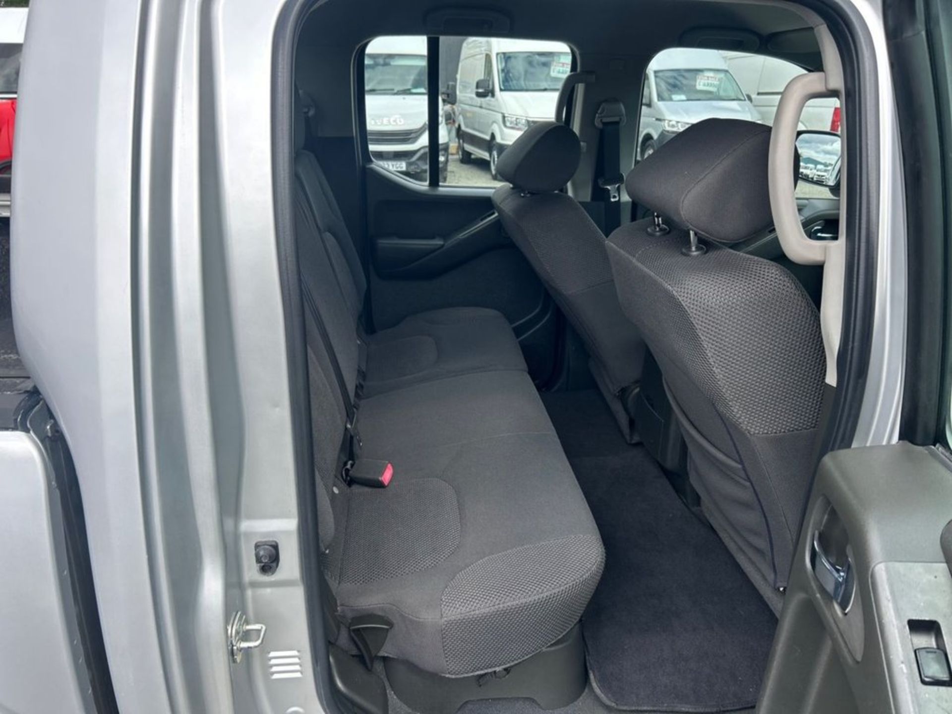 **(ONLY 64K MILEAGE)** 2008 (08 PLATE) NISSAN NAVARA 4 LITRE PETROL DOUBLE CAB PICK UP 4X4 - Image 10 of 13