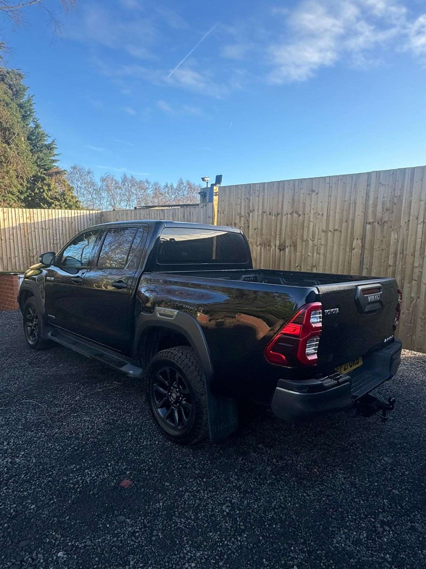 2021 TOYOTA HILUX INVINCIBLE X D-4D 4WD DCB AUTOMATIC – BLACK - Image 22 of 28