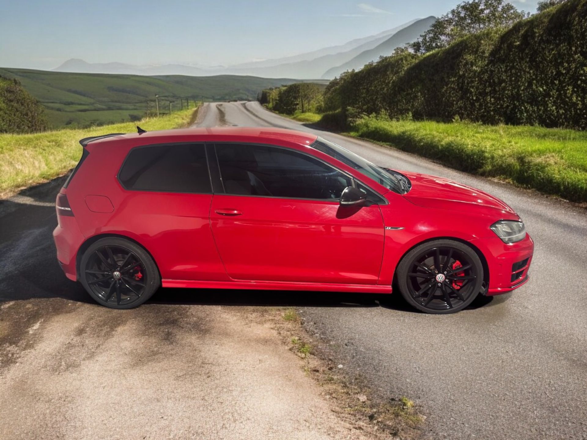 2014 Volkswagen Golf R 2.0 TSI DSG 3 Door HatchbackAs of report date (8 ...