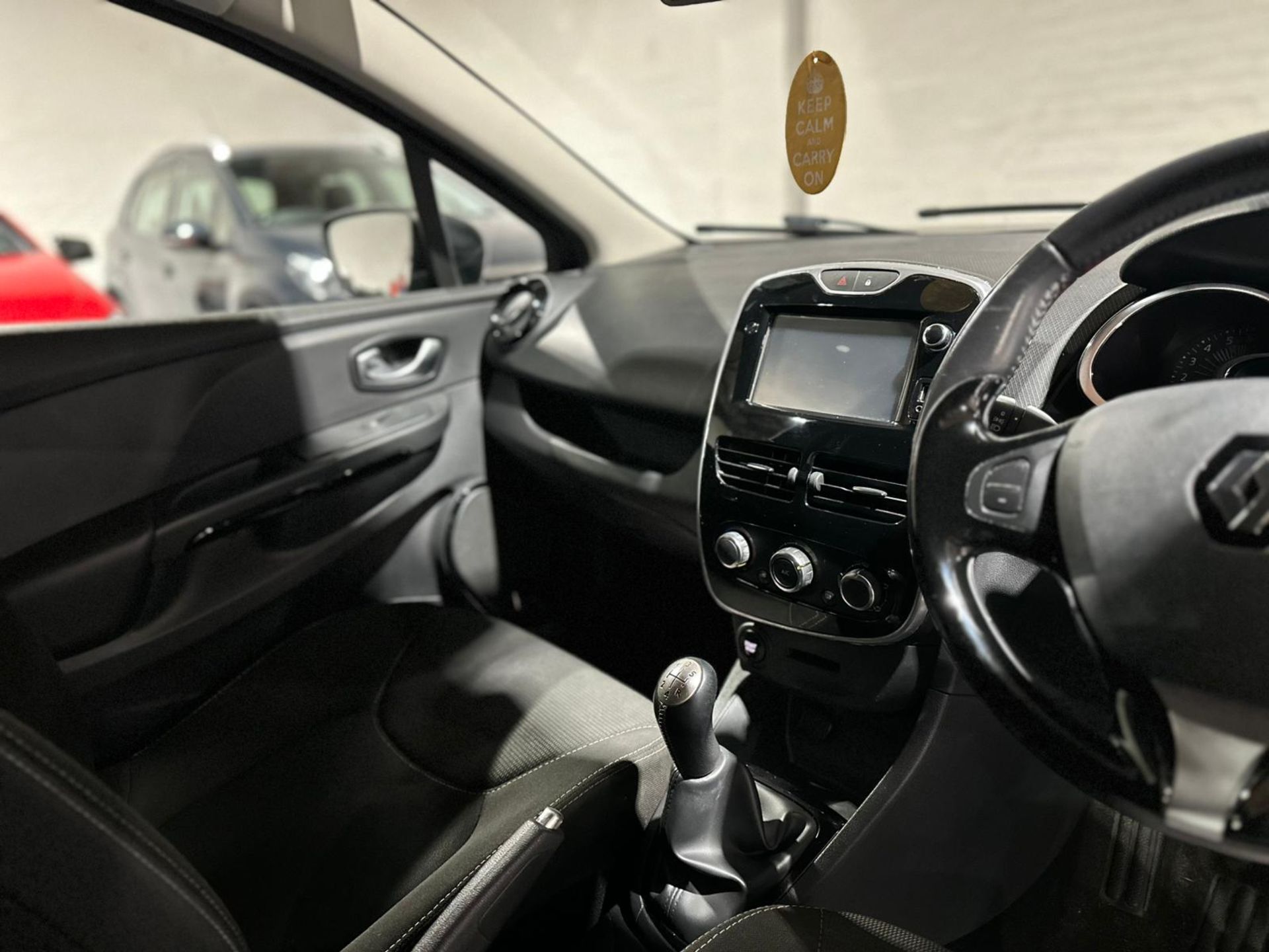 2016 RENAULT CLIO DYNAMIQUE NAV 16V – BLACK >>--NO VAT ON HAMMER--<< - Image 31 of 35