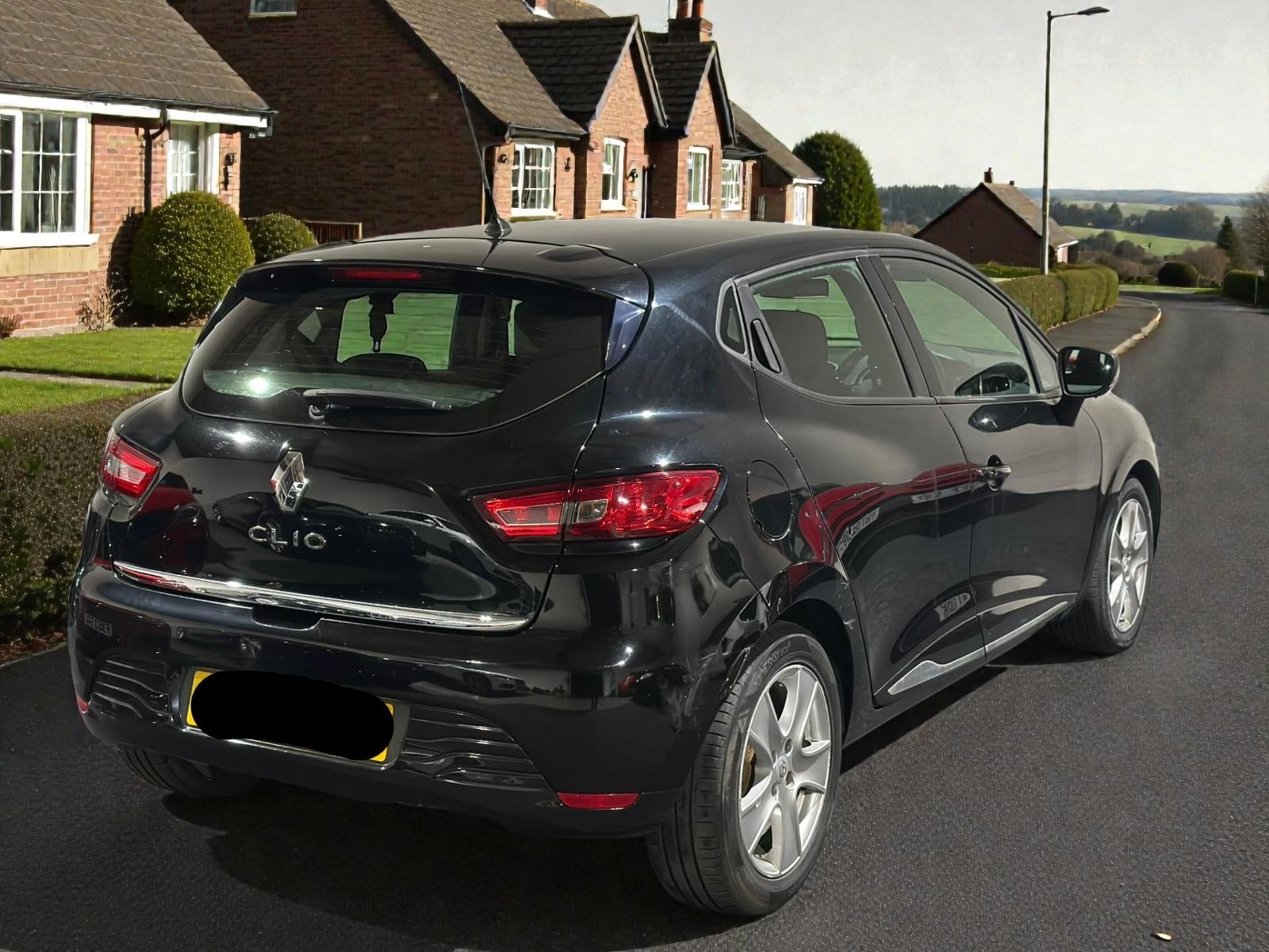 2016 RENAULT CLIO DYNAMIQUE NAV 16V – BLACK >>--NO VAT ON HAMMER--<< - Image 6 of 35