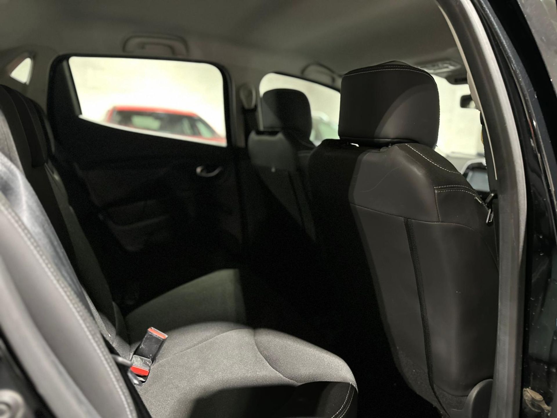 2016 RENAULT CLIO DYNAMIQUE NAV 16V – BLACK >>--NO VAT ON HAMMER--<< - Image 21 of 35