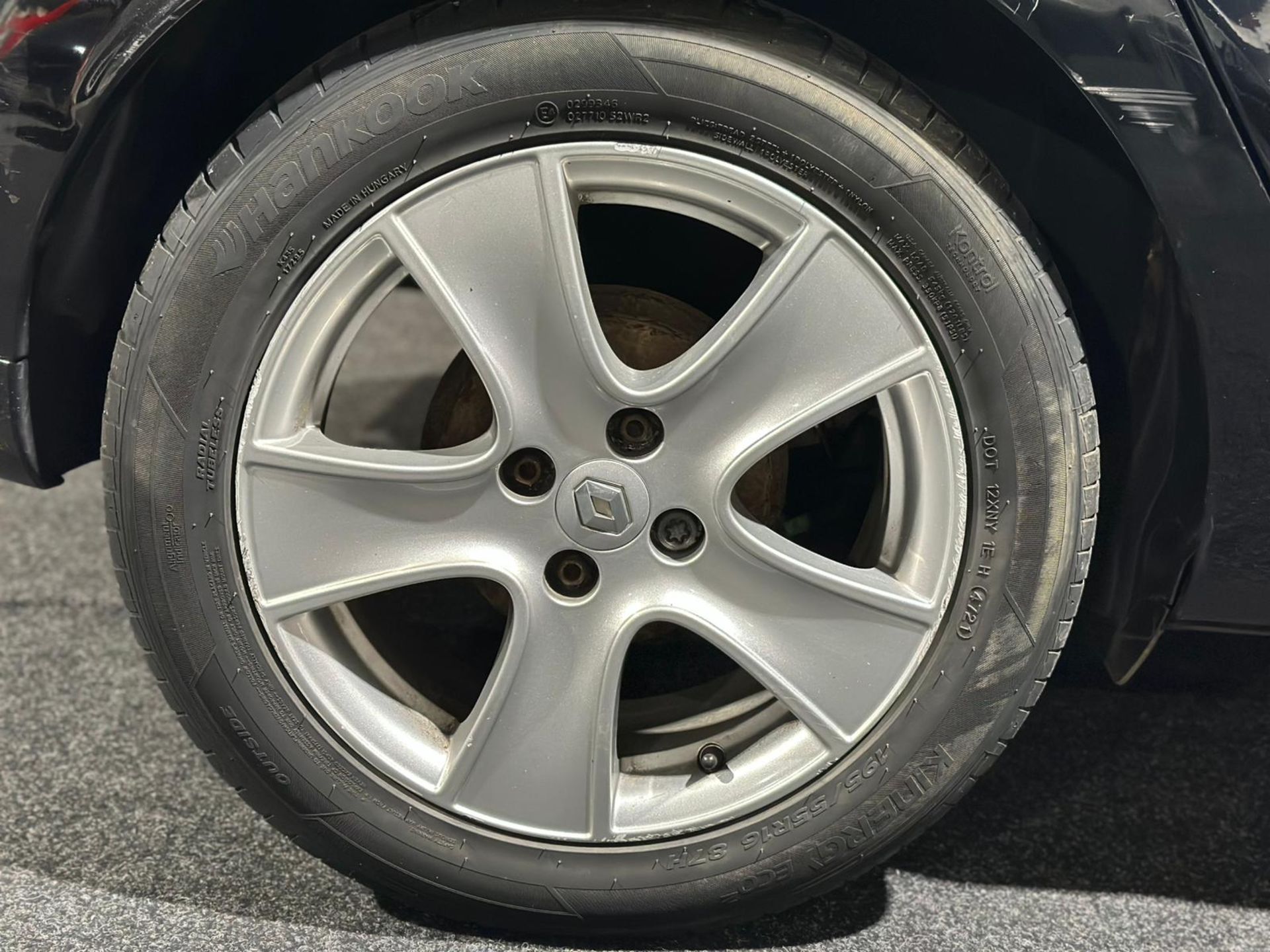 2016 RENAULT CLIO DYNAMIQUE NAV 16V – BLACK >>--NO VAT ON HAMMER--<< - Image 16 of 35