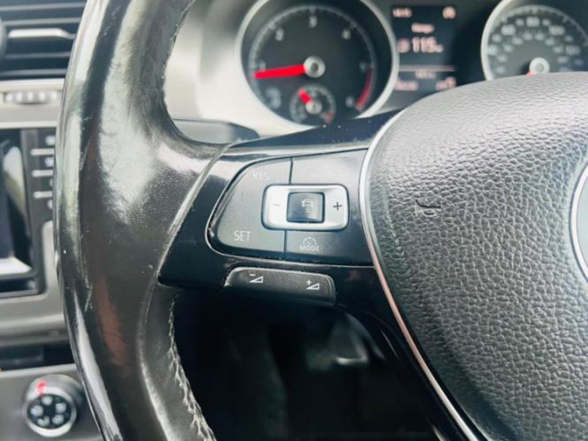 VOLKSWAGEN GOLF SE BLUEMOTION TECH TDI 1.6 DIESEL MANUAL 5DR (2013)>>--NO VAT ON HAMMER--<< - Image 33 of 35