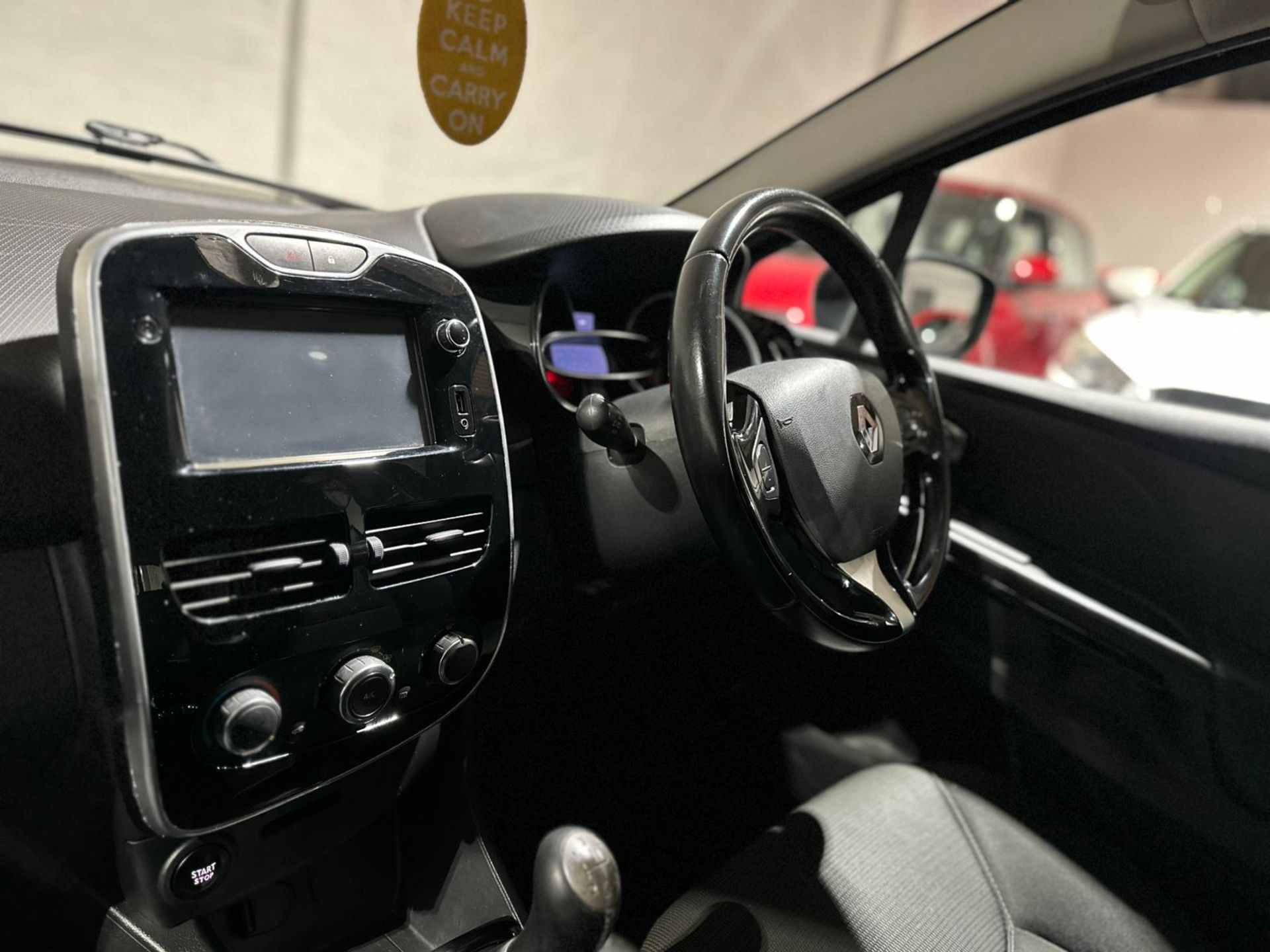 2016 RENAULT CLIO DYNAMIQUE NAV 16V – BLACK >>--NO VAT ON HAMMER--<< - Image 15 of 35