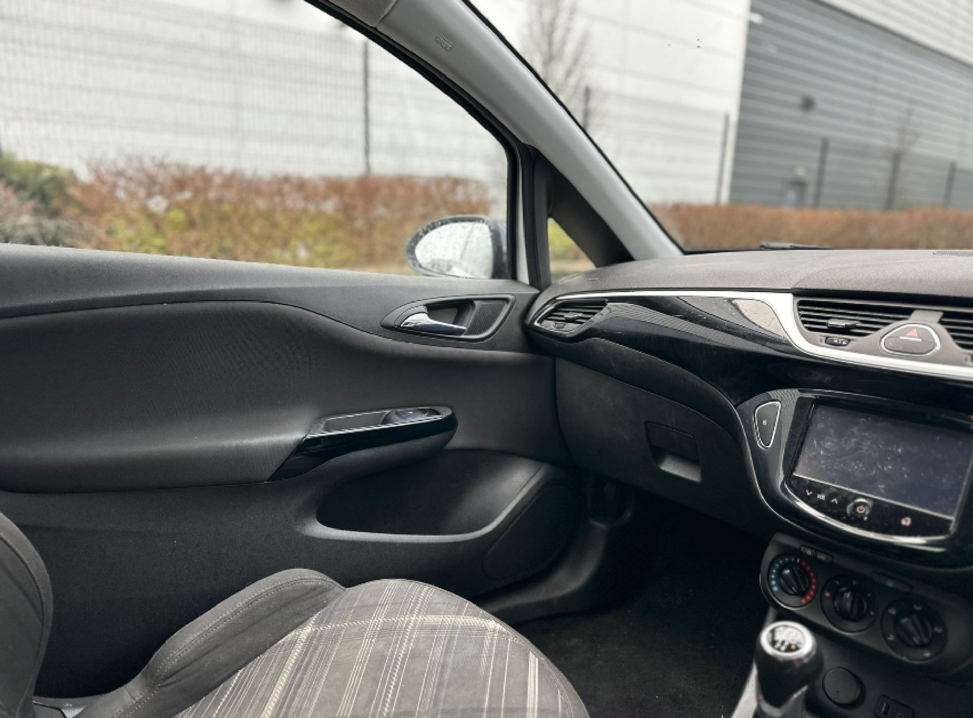 2015 VAUXHALL CORSA LIMITED EDITION 1.4L >>--NO VAT ON HAMMER--<< - Image 12 of 17