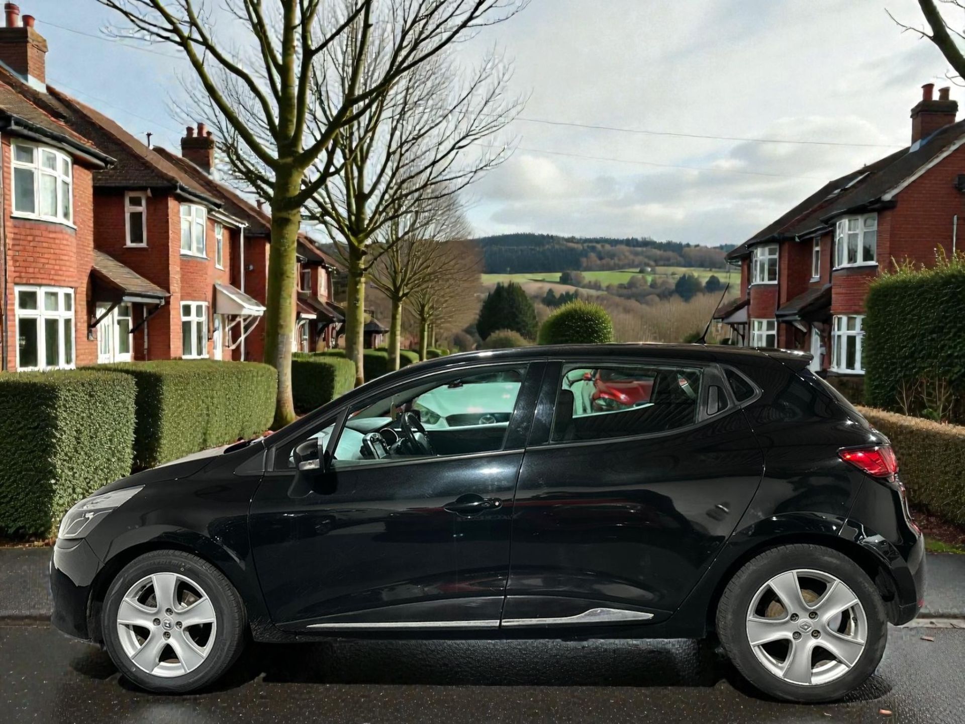 2016 RENAULT CLIO DYNAMIQUE NAV 16V – BLACK >>--NO VAT ON HAMMER--<< - Image 9 of 35