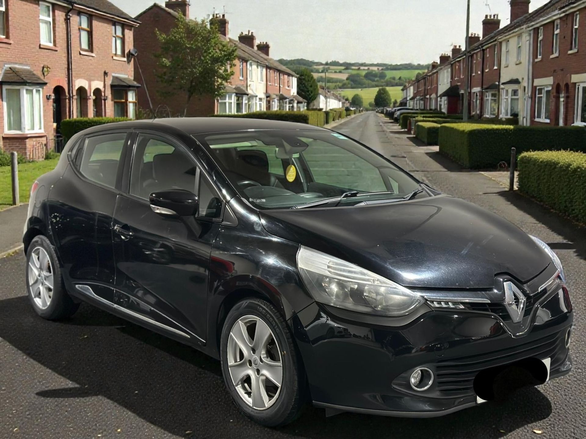 2016 RENAULT CLIO DYNAMIQUE NAV 16V – BLACK >>--NO VAT ON HAMMER--<< - Image 2 of 35