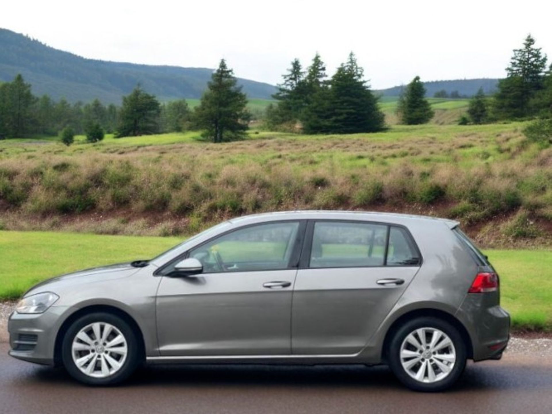 VOLKSWAGEN GOLF SE BLUEMOTION TECH TDI 1.6 DIESEL MANUAL 5DR (2013)>>--NO VAT ON HAMMER--<< - Image 6 of 35