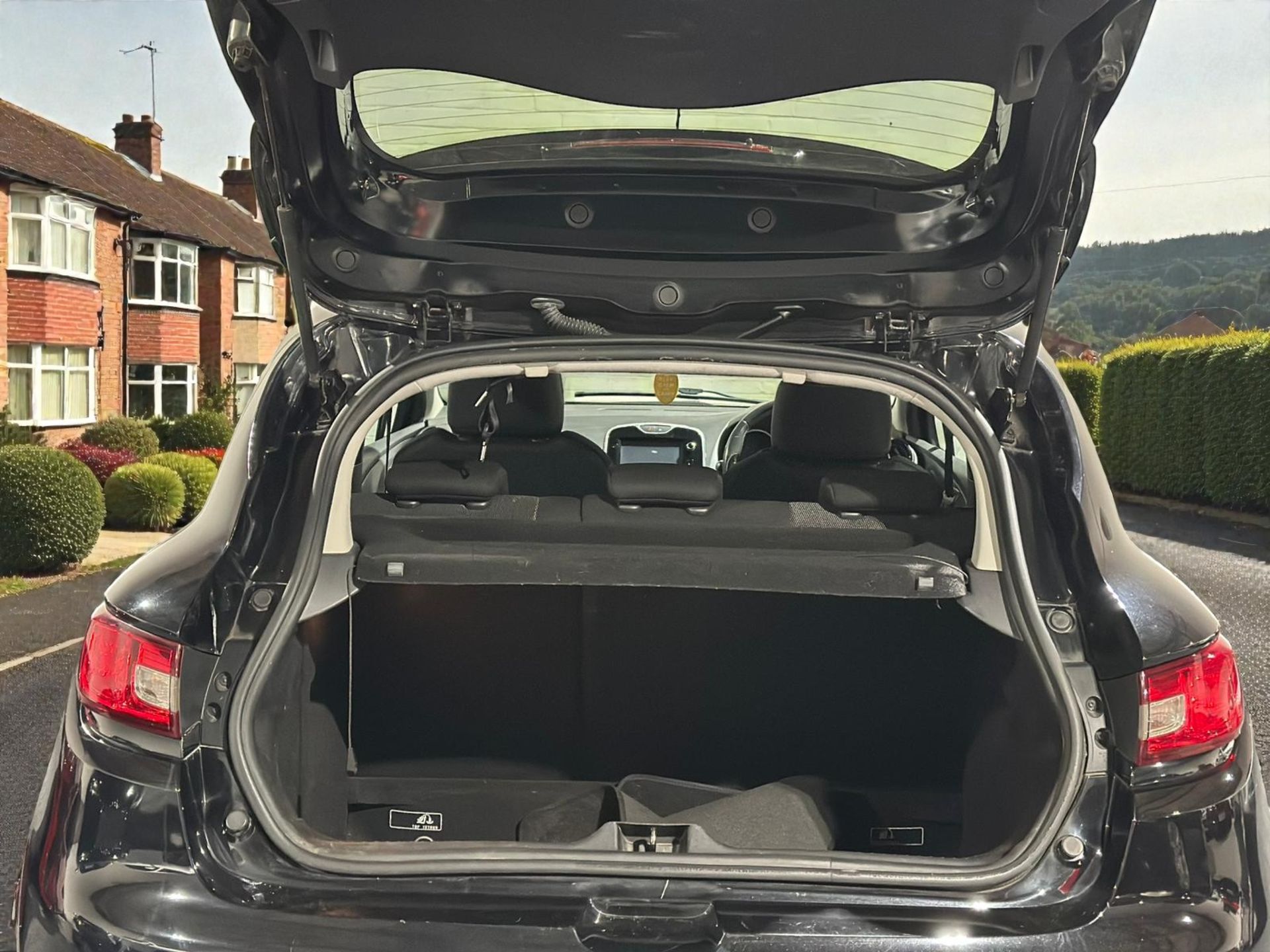 2016 RENAULT CLIO DYNAMIQUE NAV 16V – BLACK >>--NO VAT ON HAMMER--<< - Image 8 of 35