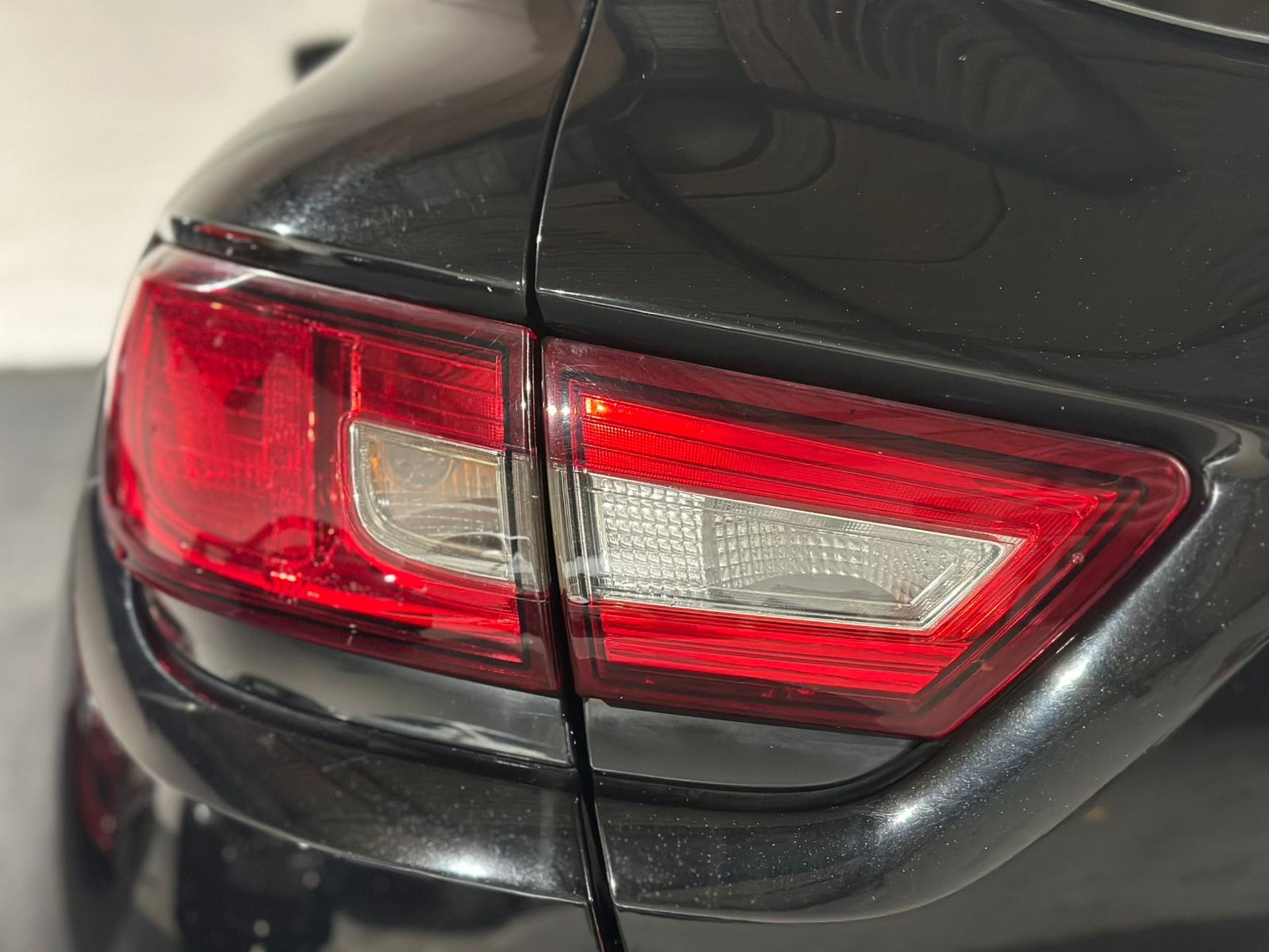 2016 RENAULT CLIO DYNAMIQUE NAV 16V – BLACK >>--NO VAT ON HAMMER--<< - Image 11 of 35