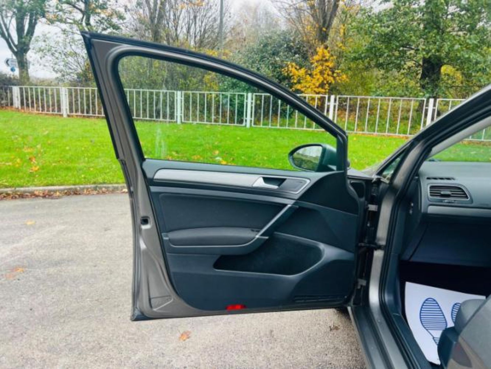 VOLKSWAGEN GOLF SE BLUEMOTION TECH TDI 1.6 DIESEL MANUAL 5DR (2013)>>--NO VAT ON HAMMER--<< - Image 31 of 35