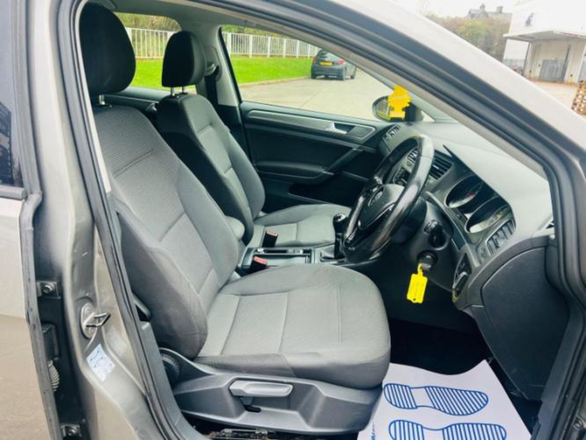 VOLKSWAGEN GOLF SE BLUEMOTION TECH TDI 1.6 DIESEL MANUAL 5DR (2013)>>--NO VAT ON HAMMER--<< - Image 22 of 35