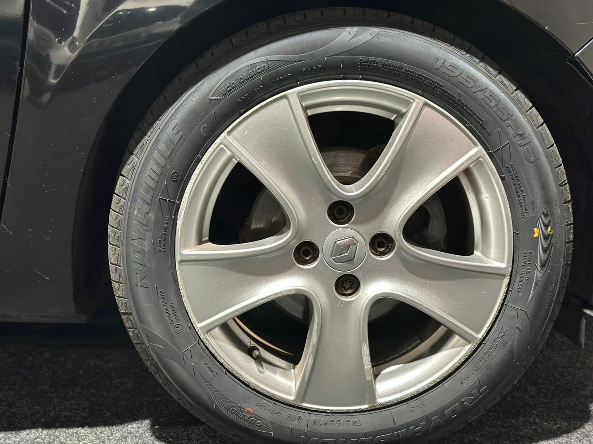 2016 RENAULT CLIO DYNAMIQUE NAV 16V – BLACK >>--NO VAT ON HAMMER--<< - Image 19 of 35