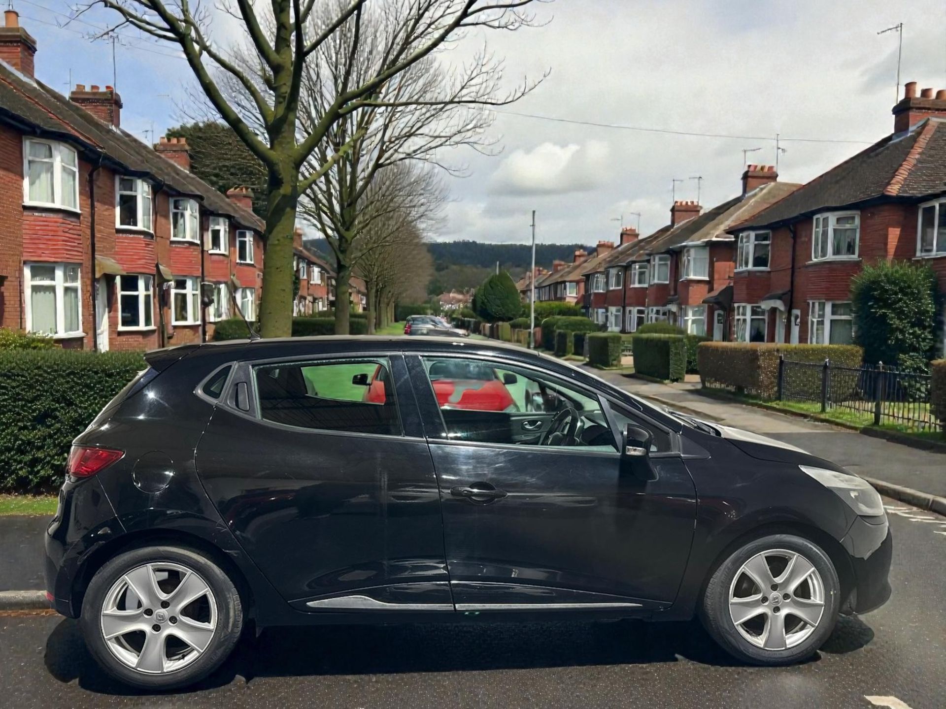 2016 RENAULT CLIO DYNAMIQUE NAV 16V – BLACK >>--NO VAT ON HAMMER--<< - Image 7 of 35