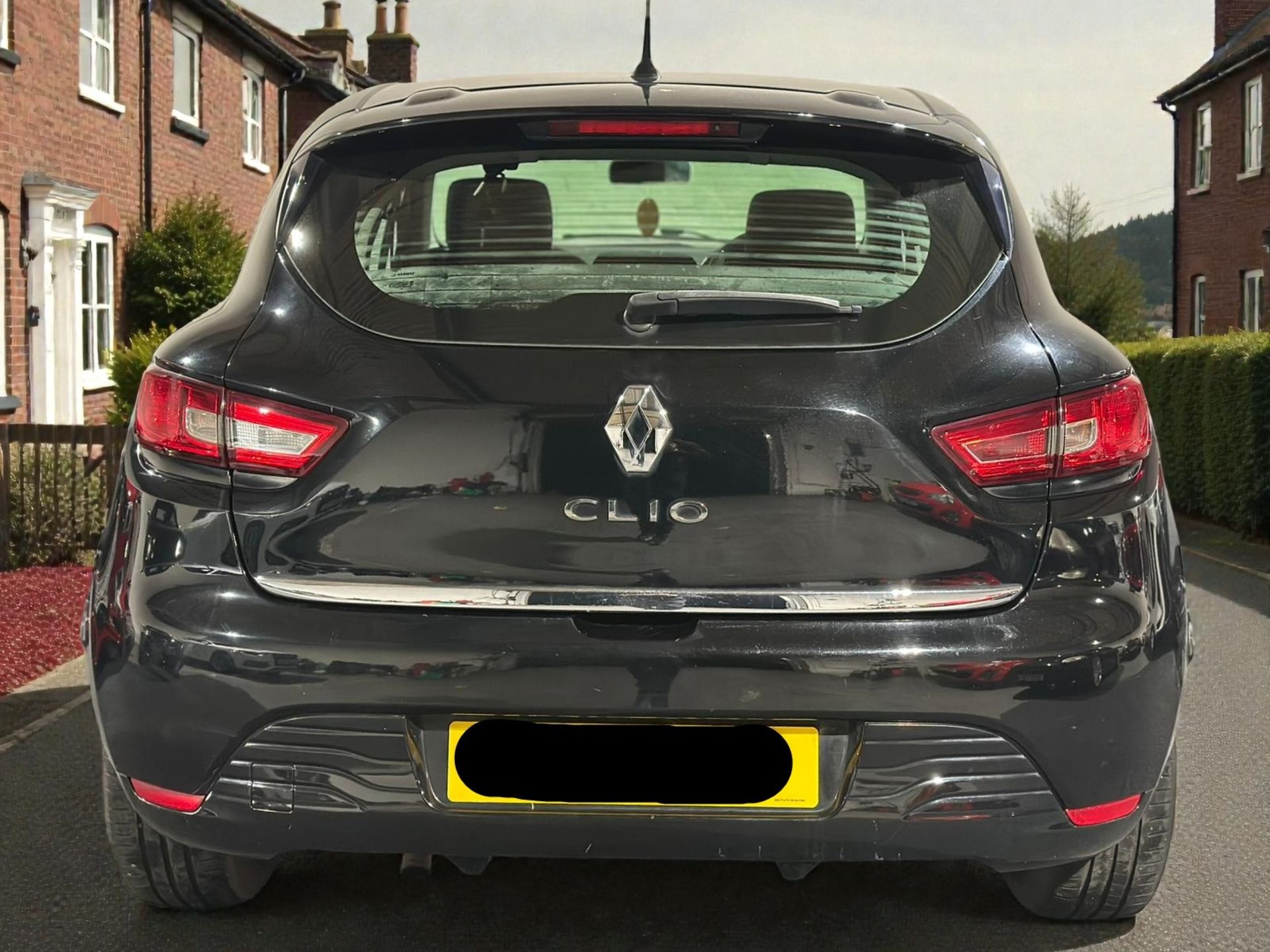 2016 RENAULT CLIO DYNAMIQUE NAV 16V – BLACK >>--NO VAT ON HAMMER--<< - Image 5 of 35