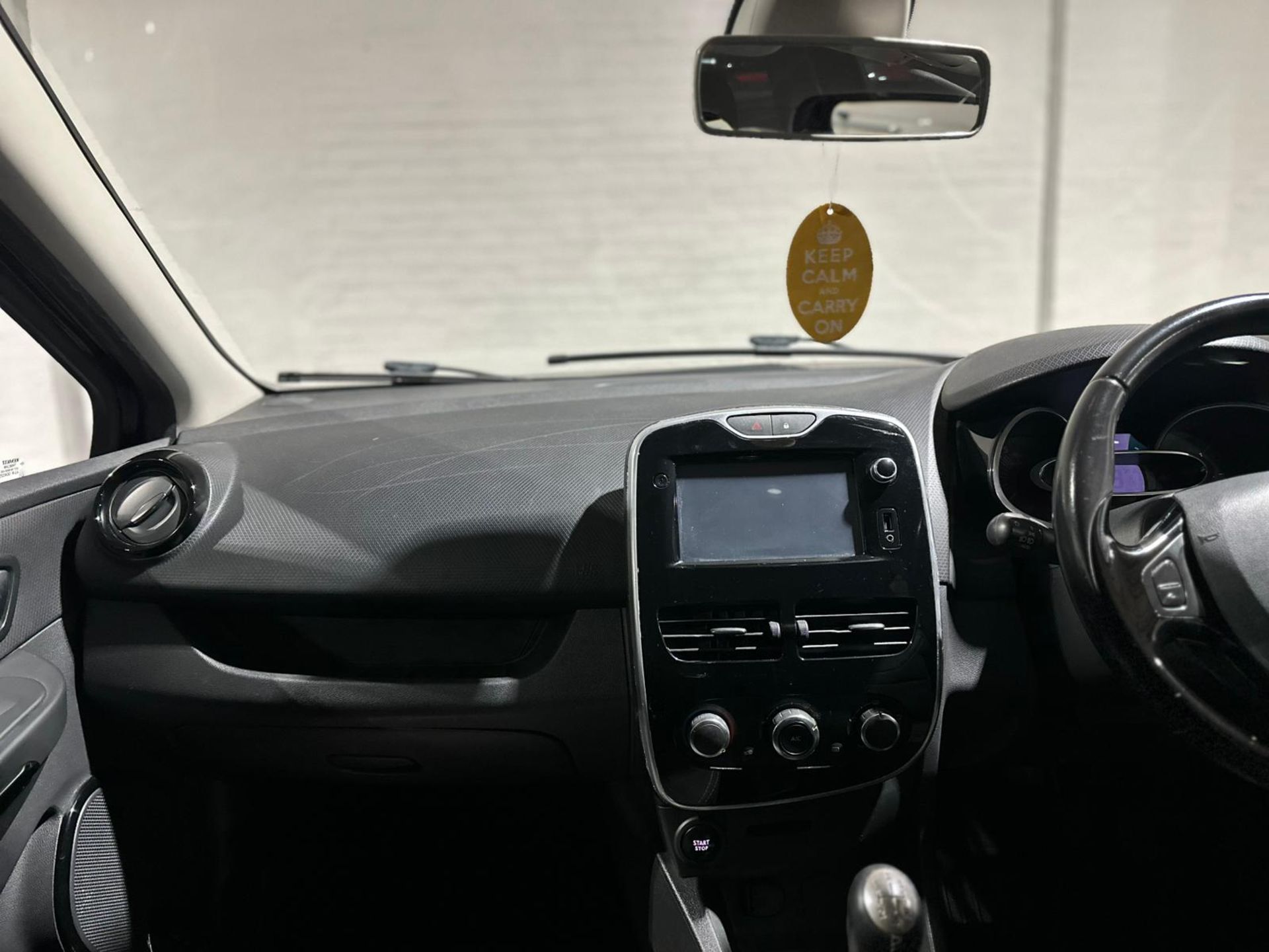 2016 RENAULT CLIO DYNAMIQUE NAV 16V – BLACK >>--NO VAT ON HAMMER--<< - Image 34 of 35