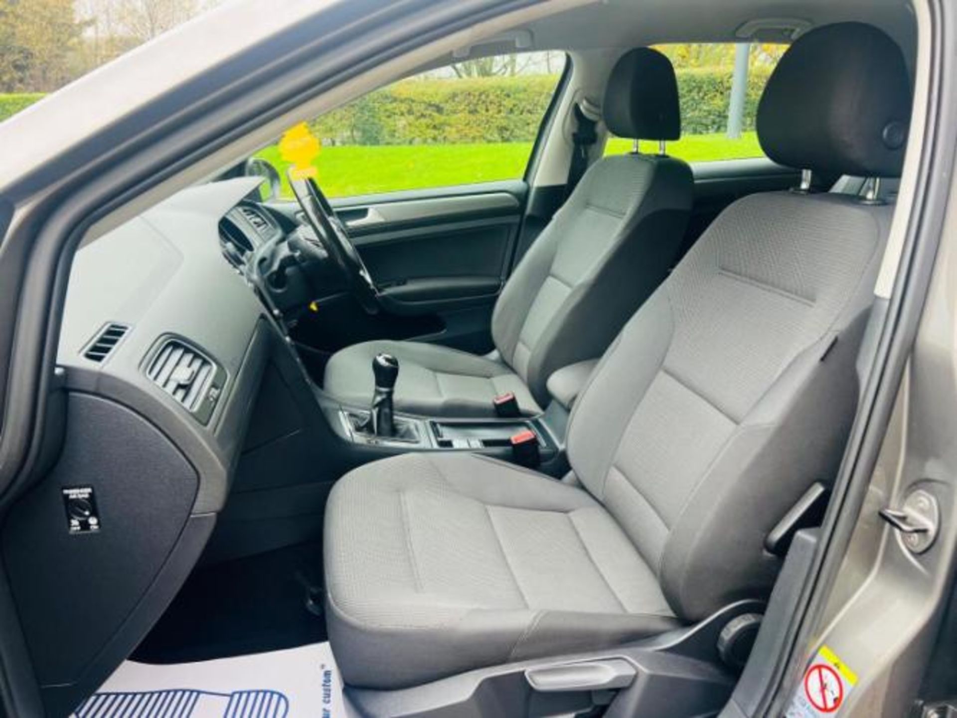 VOLKSWAGEN GOLF SE BLUEMOTION TECH TDI 1.6 DIESEL MANUAL 5DR (2013)>>--NO VAT ON HAMMER--<< - Image 15 of 35