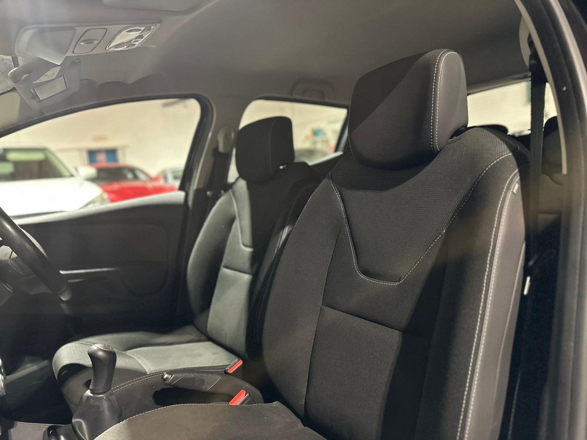 2016 RENAULT CLIO DYNAMIQUE NAV 16V – BLACK >>--NO VAT ON HAMMER--<< - Image 22 of 35