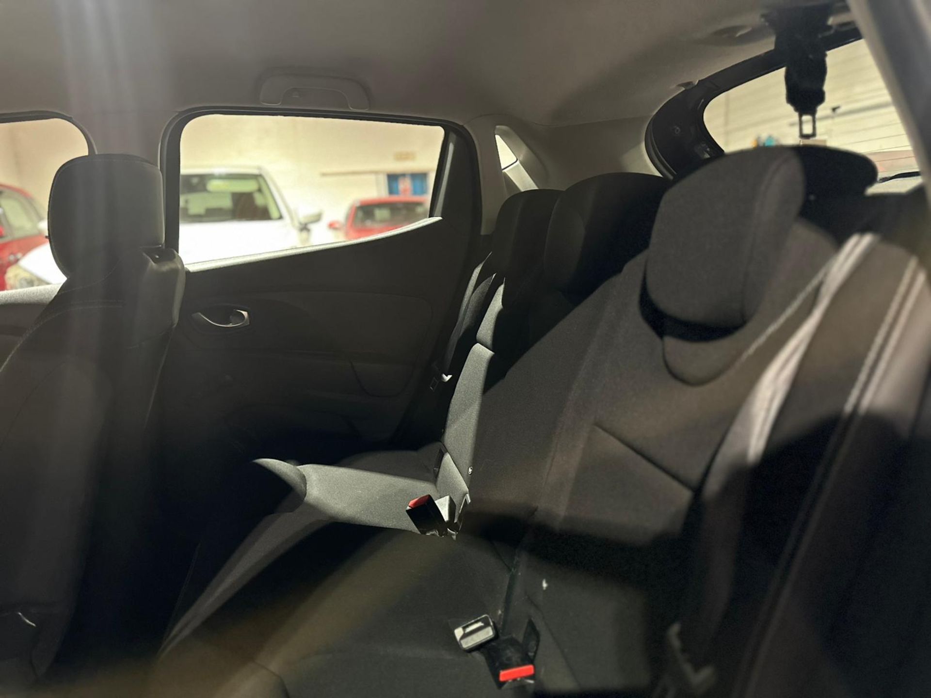 2016 RENAULT CLIO DYNAMIQUE NAV 16V – BLACK >>--NO VAT ON HAMMER--<< - Image 33 of 35