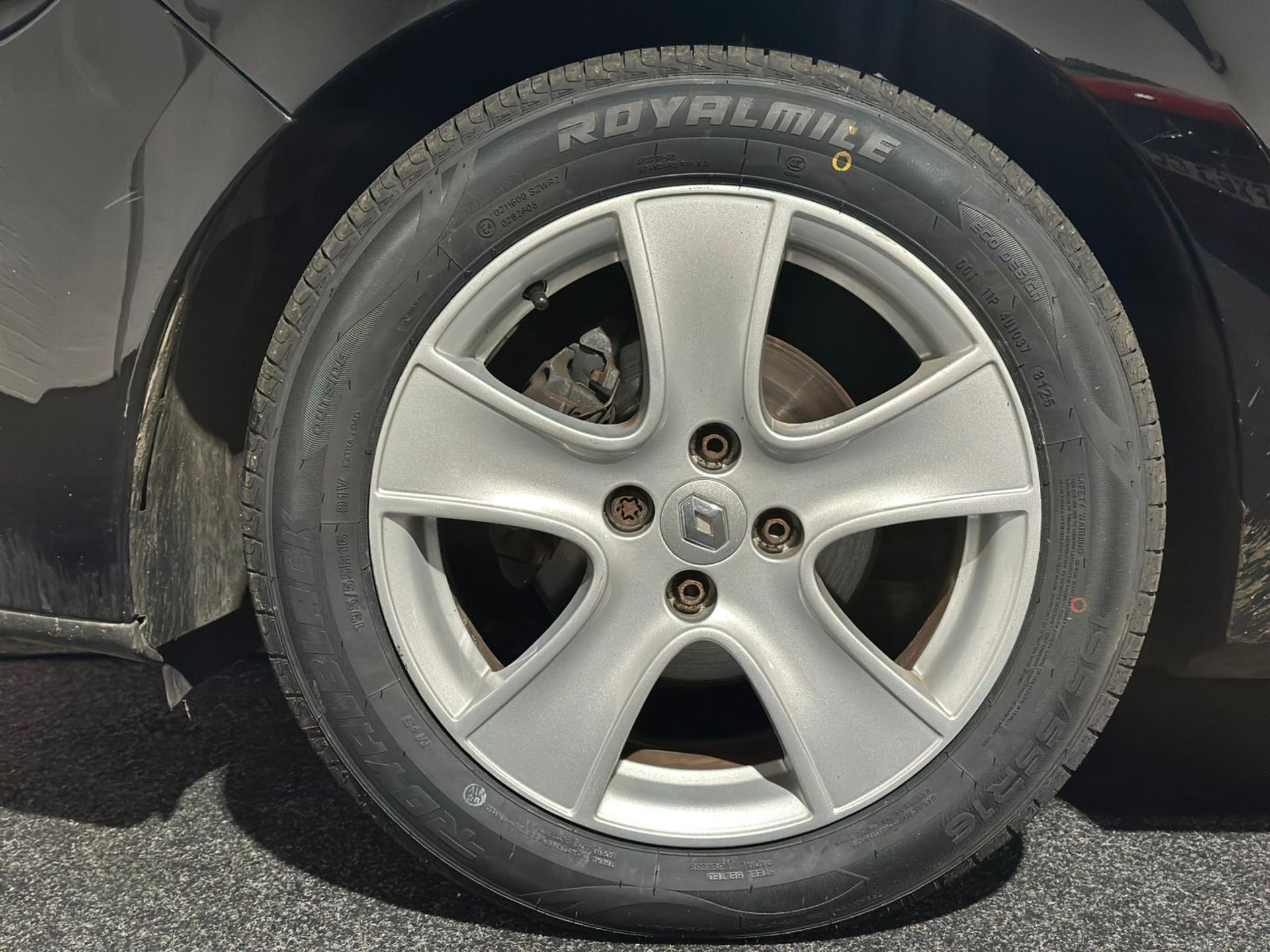 2016 RENAULT CLIO DYNAMIQUE NAV 16V – BLACK >>--NO VAT ON HAMMER--<< - Image 14 of 35