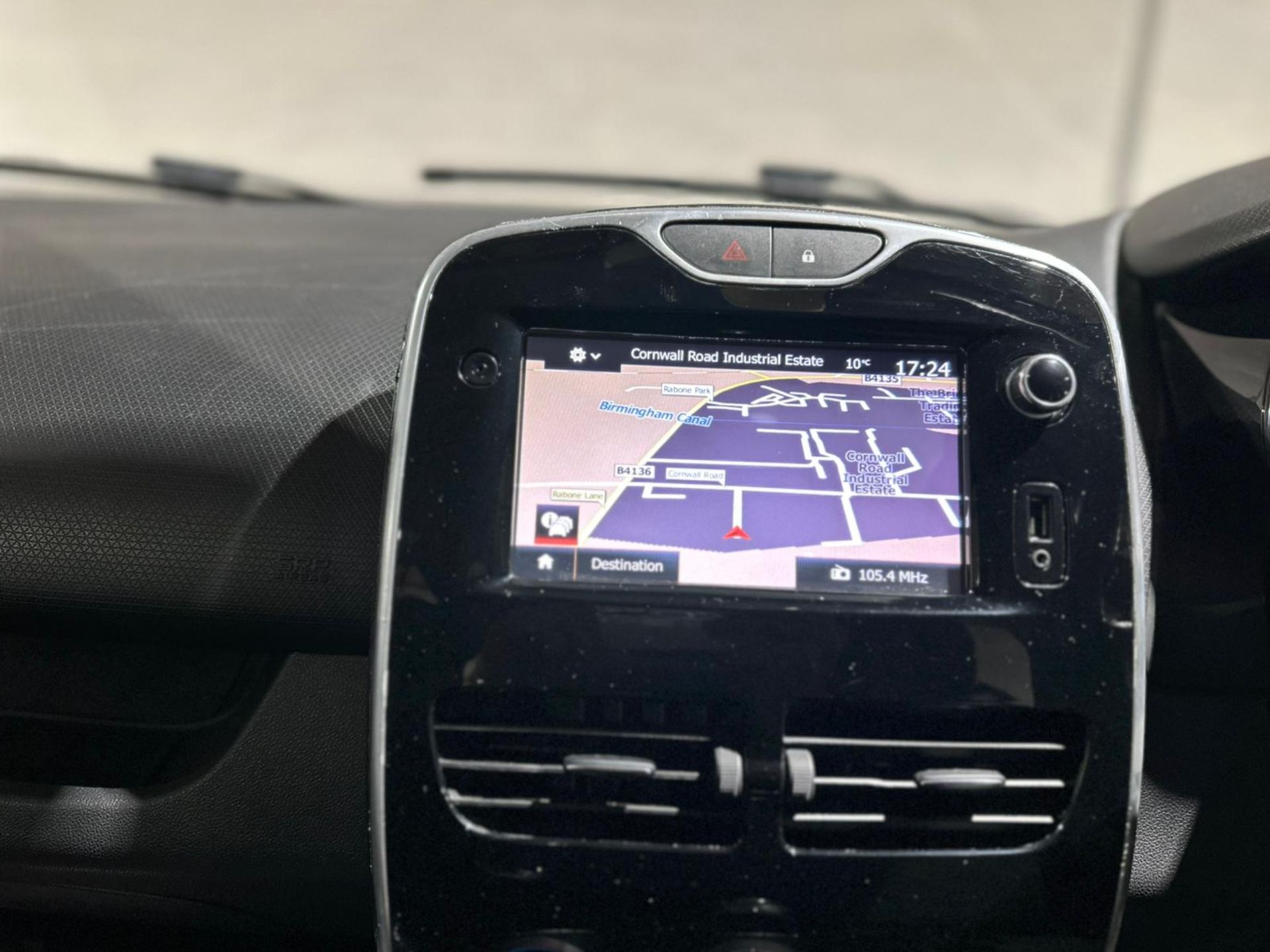 2016 RENAULT CLIO DYNAMIQUE NAV 16V – BLACK >>--NO VAT ON HAMMER--<< - Image 30 of 35