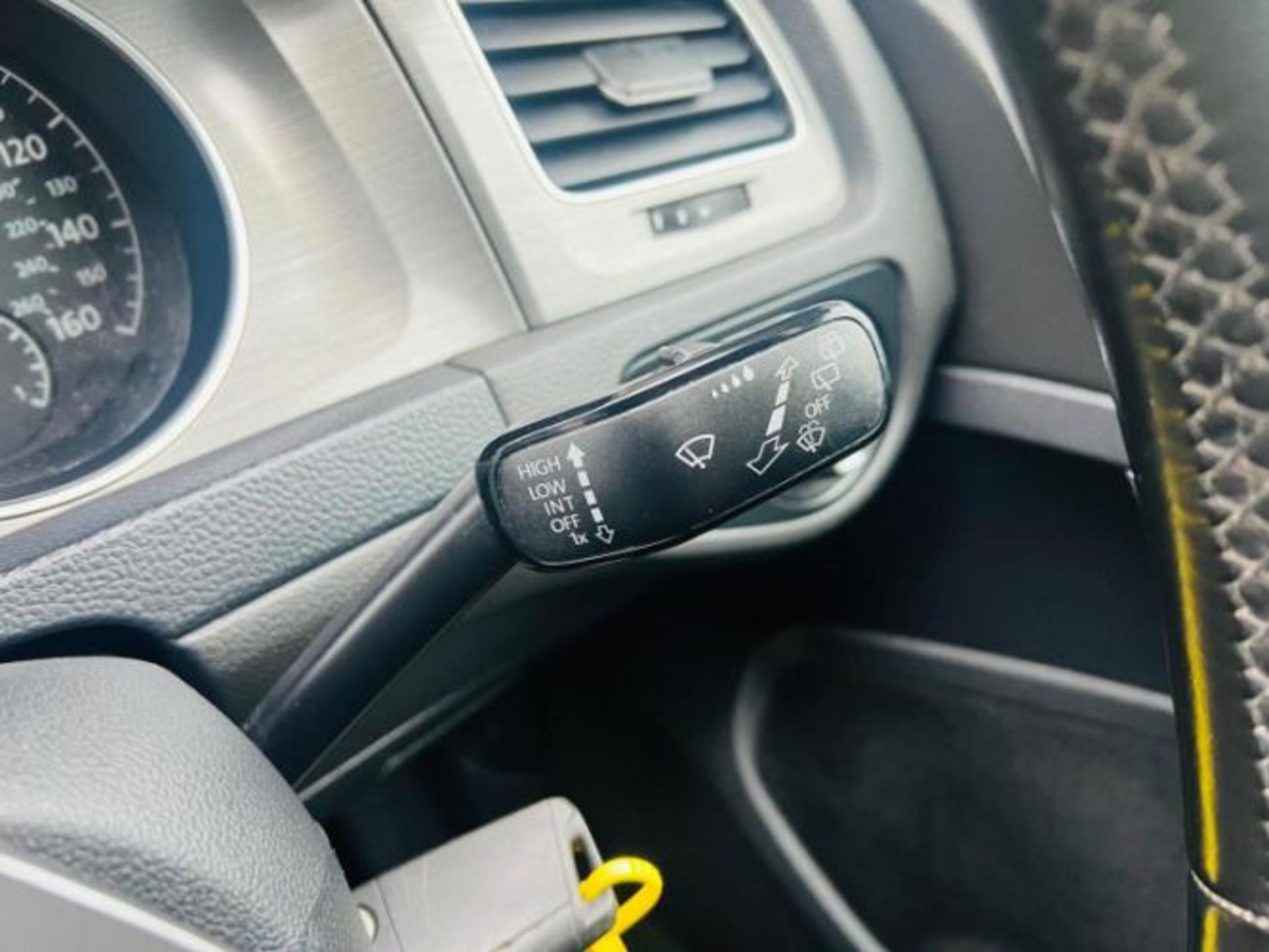 VOLKSWAGEN GOLF SE BLUEMOTION TECH TDI 1.6 DIESEL MANUAL 5DR (2013)>>--NO VAT ON HAMMER--<< - Image 27 of 35