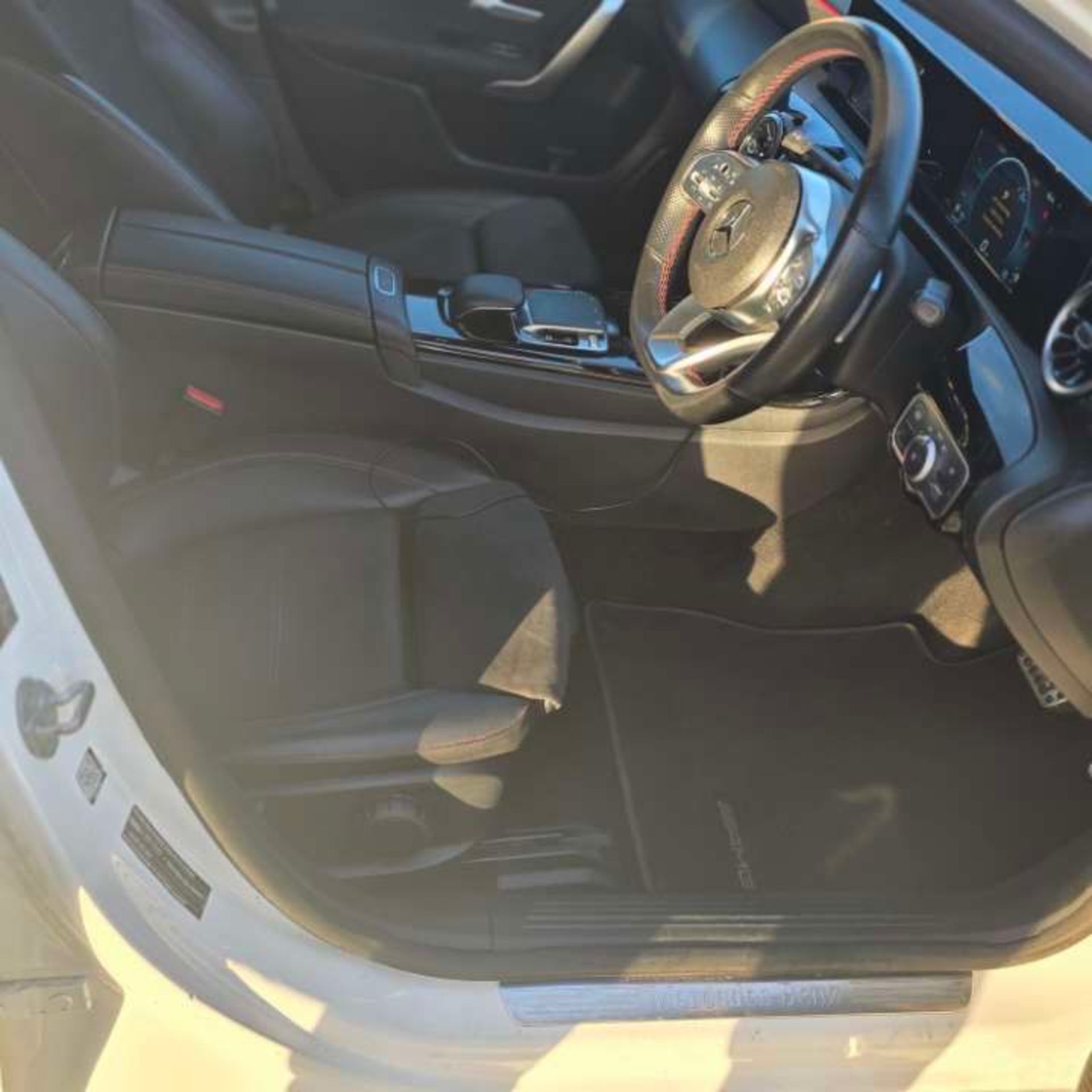 2019 MERCEDES-BENZ A 200 AMG LINE AUTO – WHITE >>--NO VAT ON HAMMER--<< - Image 14 of 16