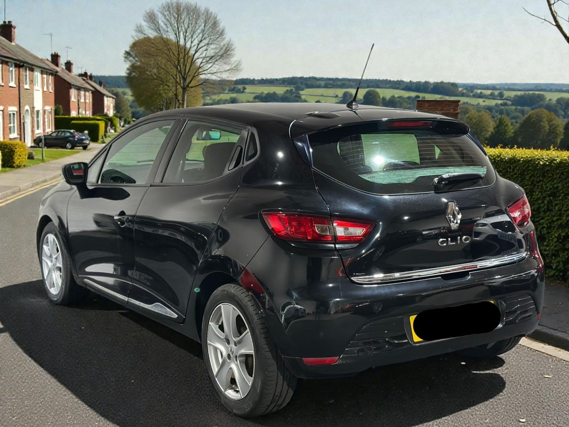 2016 RENAULT CLIO DYNAMIQUE NAV 16V – BLACK >>--NO VAT ON HAMMER--<< - Image 4 of 35