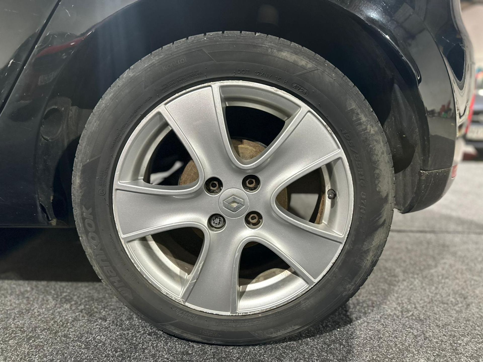 2016 RENAULT CLIO DYNAMIQUE NAV 16V – BLACK >>--NO VAT ON HAMMER--<< - Image 13 of 35